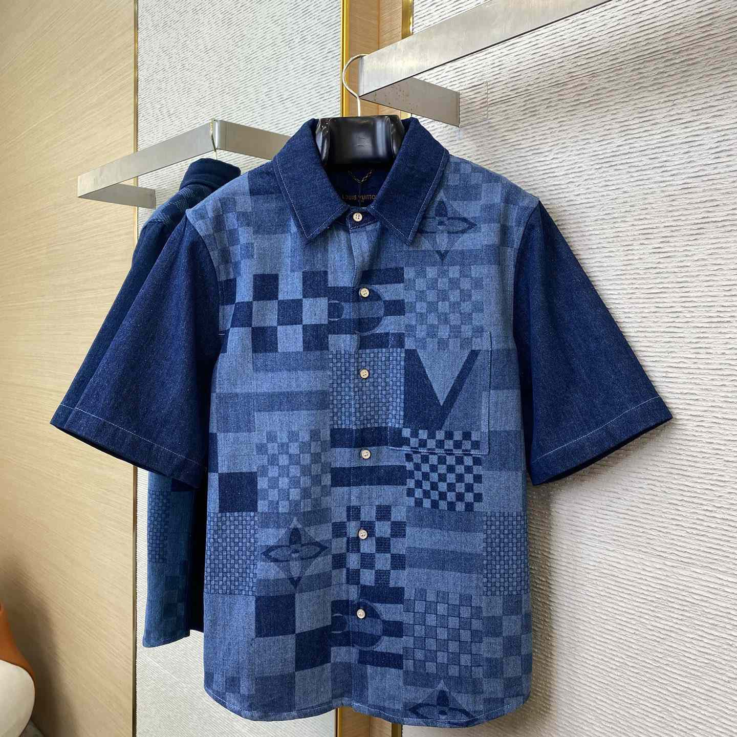 Louis Vuitton Printed Short-Sleeved Denim Shirt   1AFVQL - PerfectKickZ