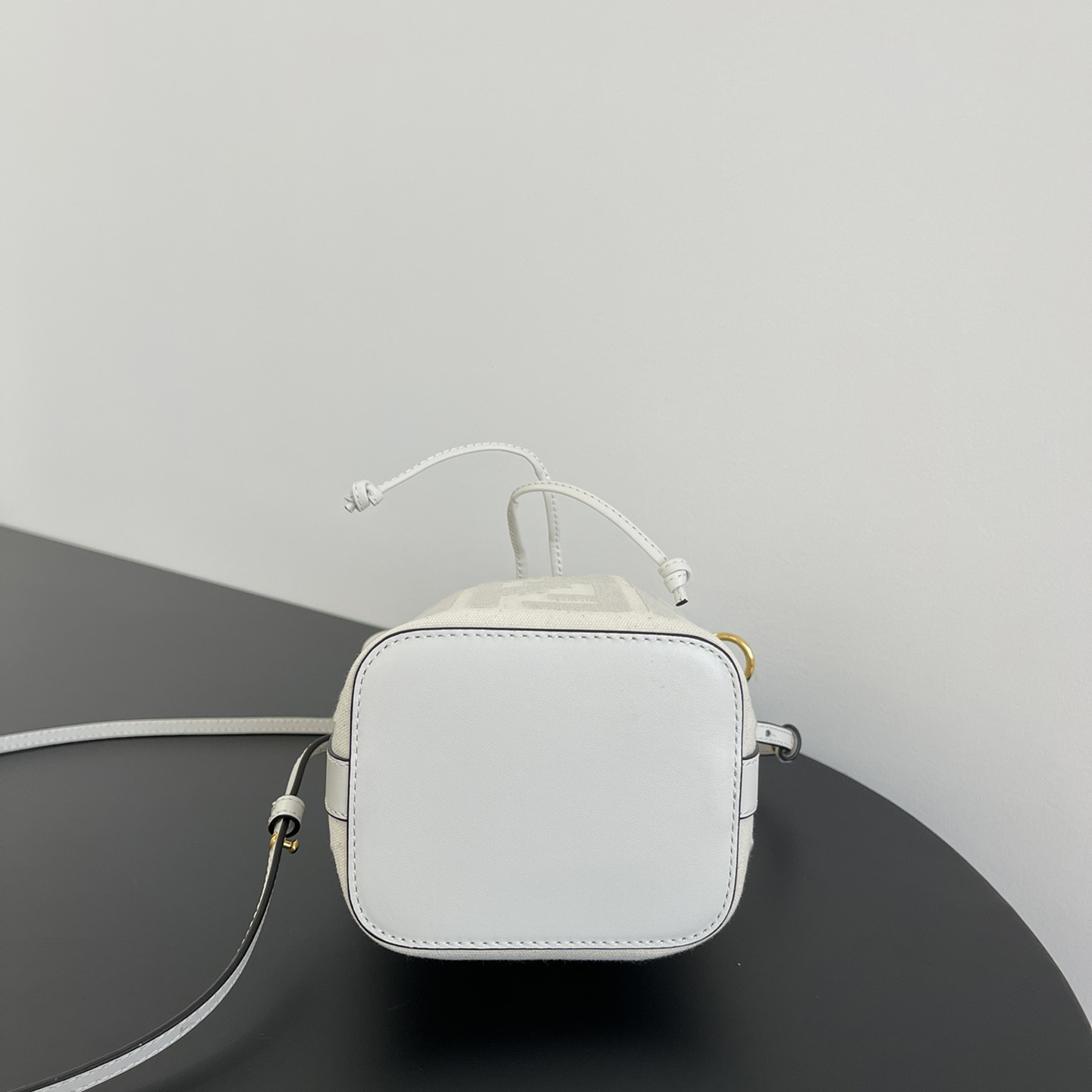 Fendi Bucket Bag (18-12-10cm) - PerfectKickZ