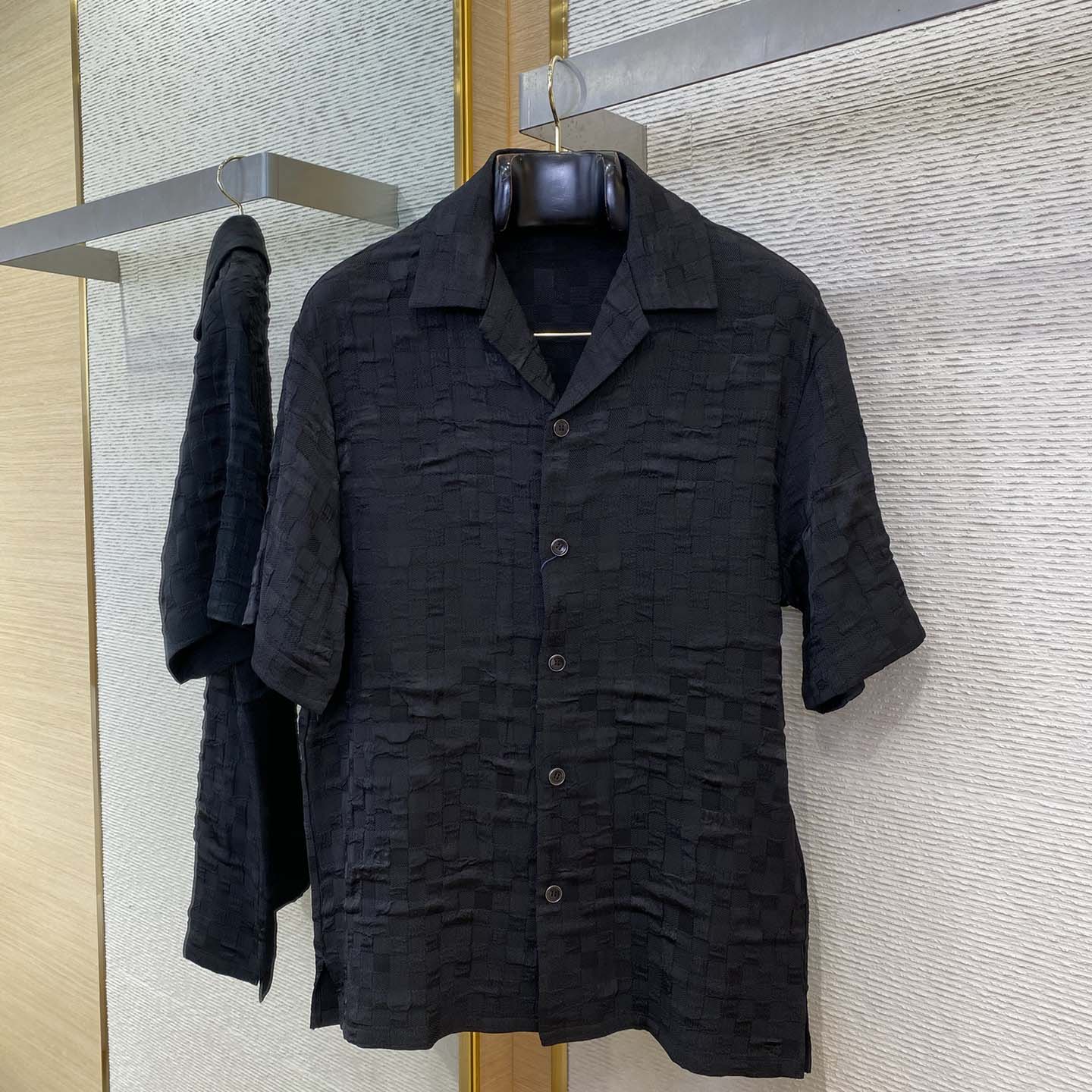 Louis Vuitton Graphic Jacquard Short-Sleeved Shirt  1AHCH7 - PerfectKickZ