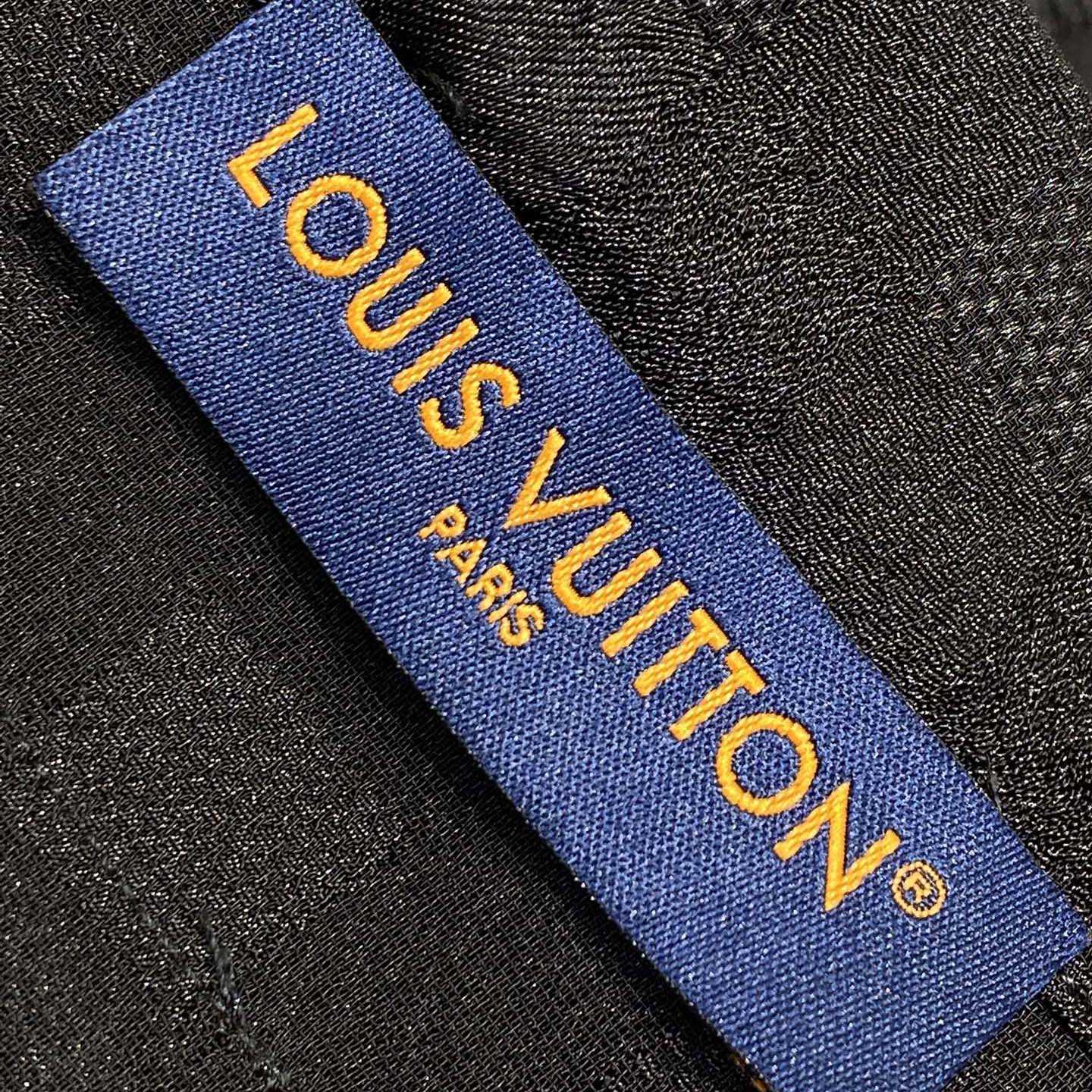 Louis Vuitton Graphic Jacquard Short-Sleeved Shirt  1AHCH7 - PerfectKickZ