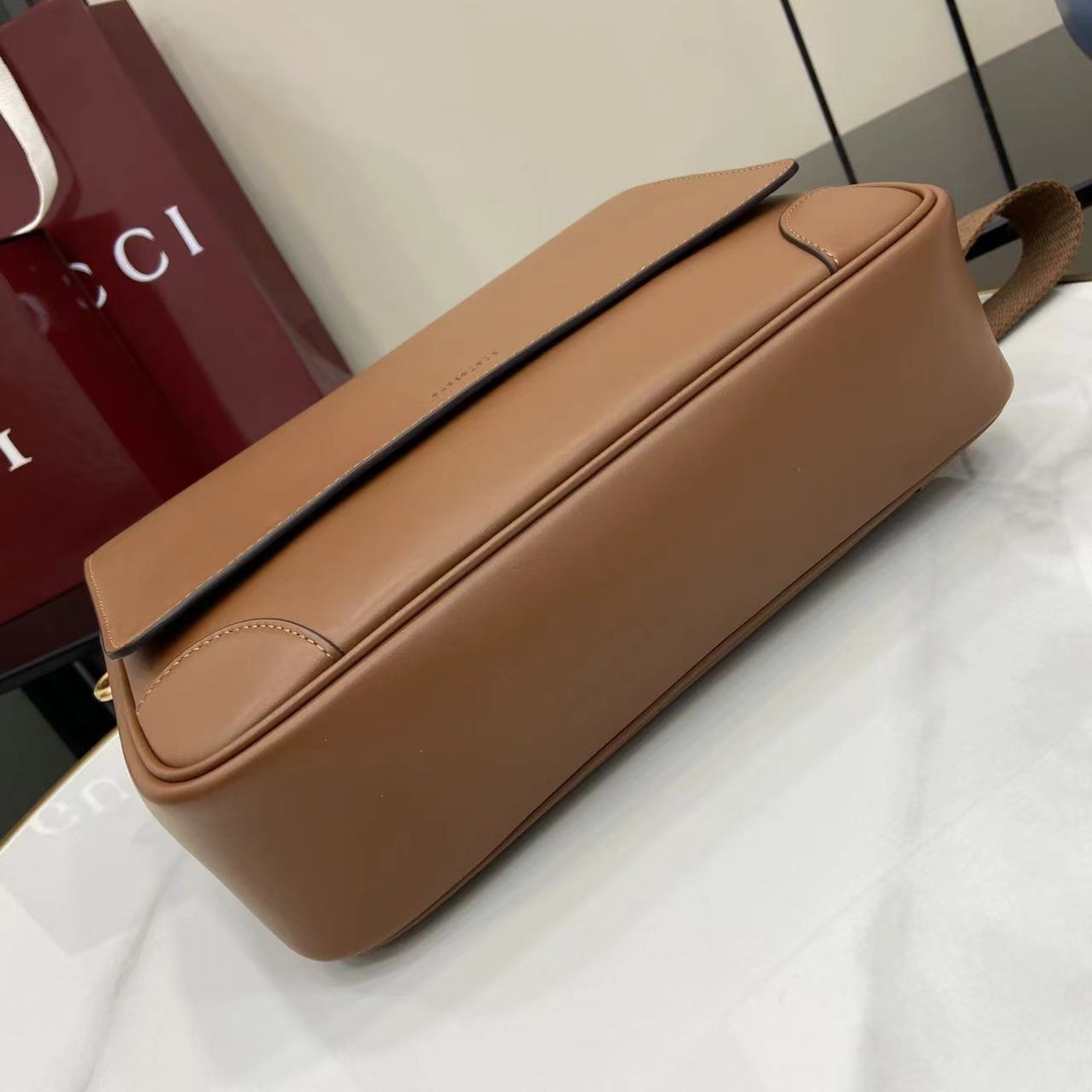 Gucci GG Emblem Medium Crossbody Bag - PerfectKickZ
