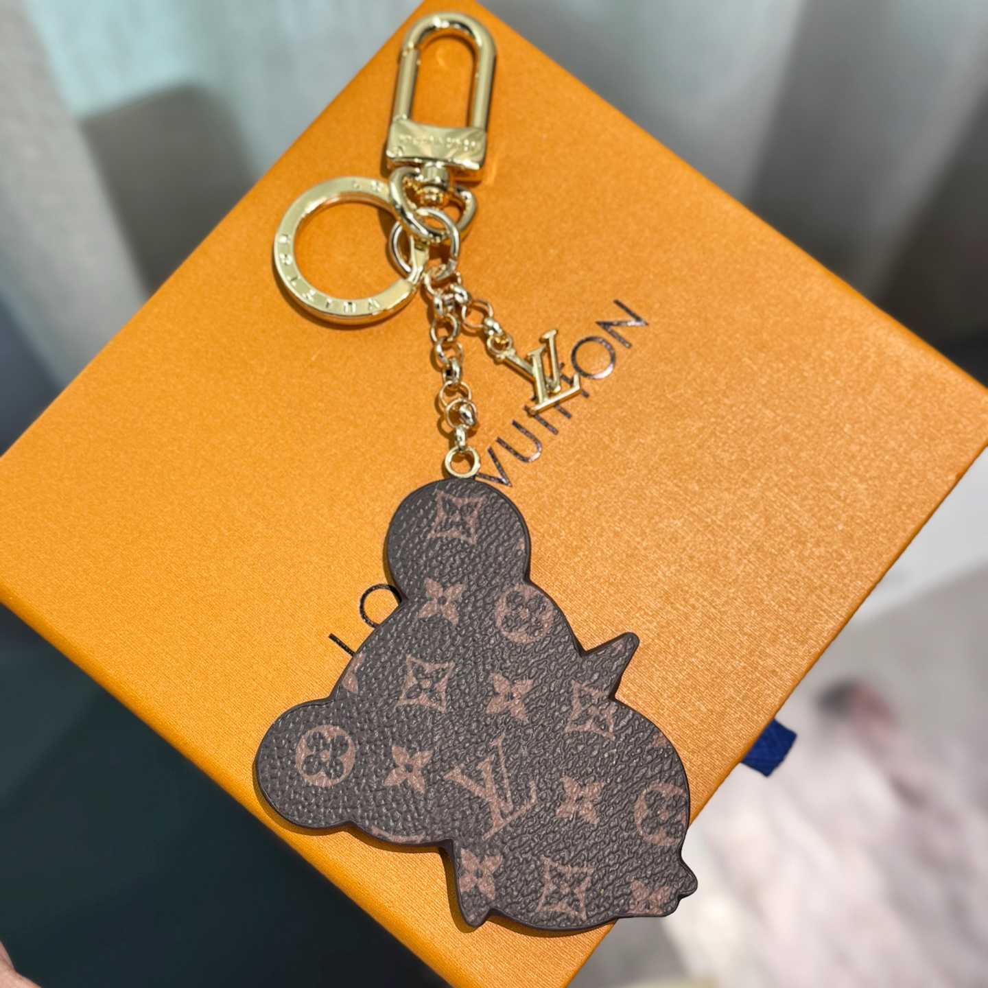 Louis Vuitton LV x TM Superflat Panda Key Holder   M02467 - PerfectKickZ