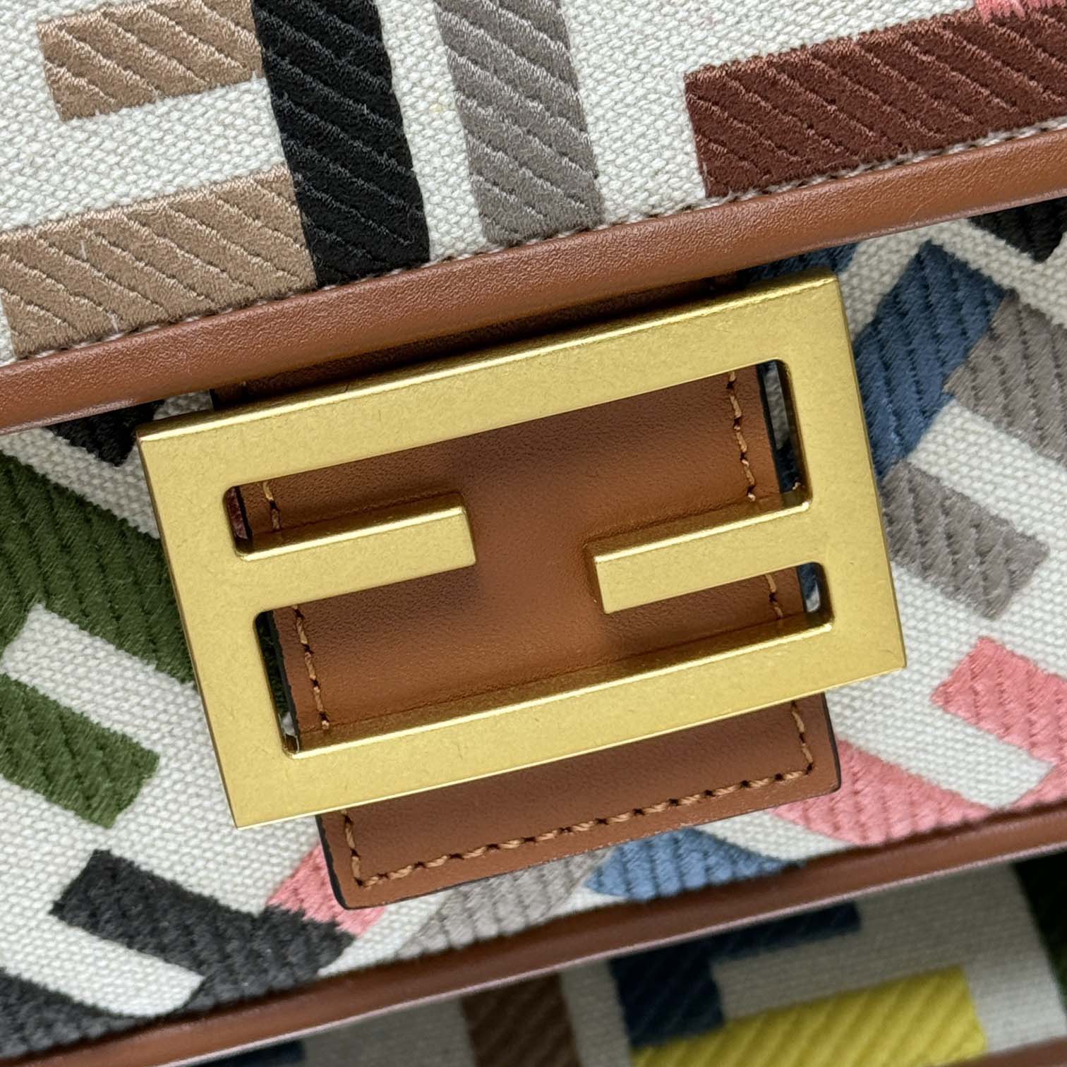 Fendi Baguette Mini  26x13x6cm - PerfectKickZ