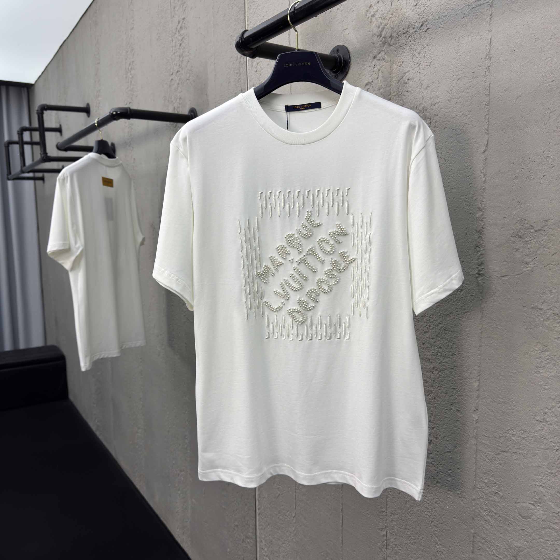 Louis Vuitton Embroidered Signature Cotton T-Shirt  1AFV77 - PerfectKickZ
