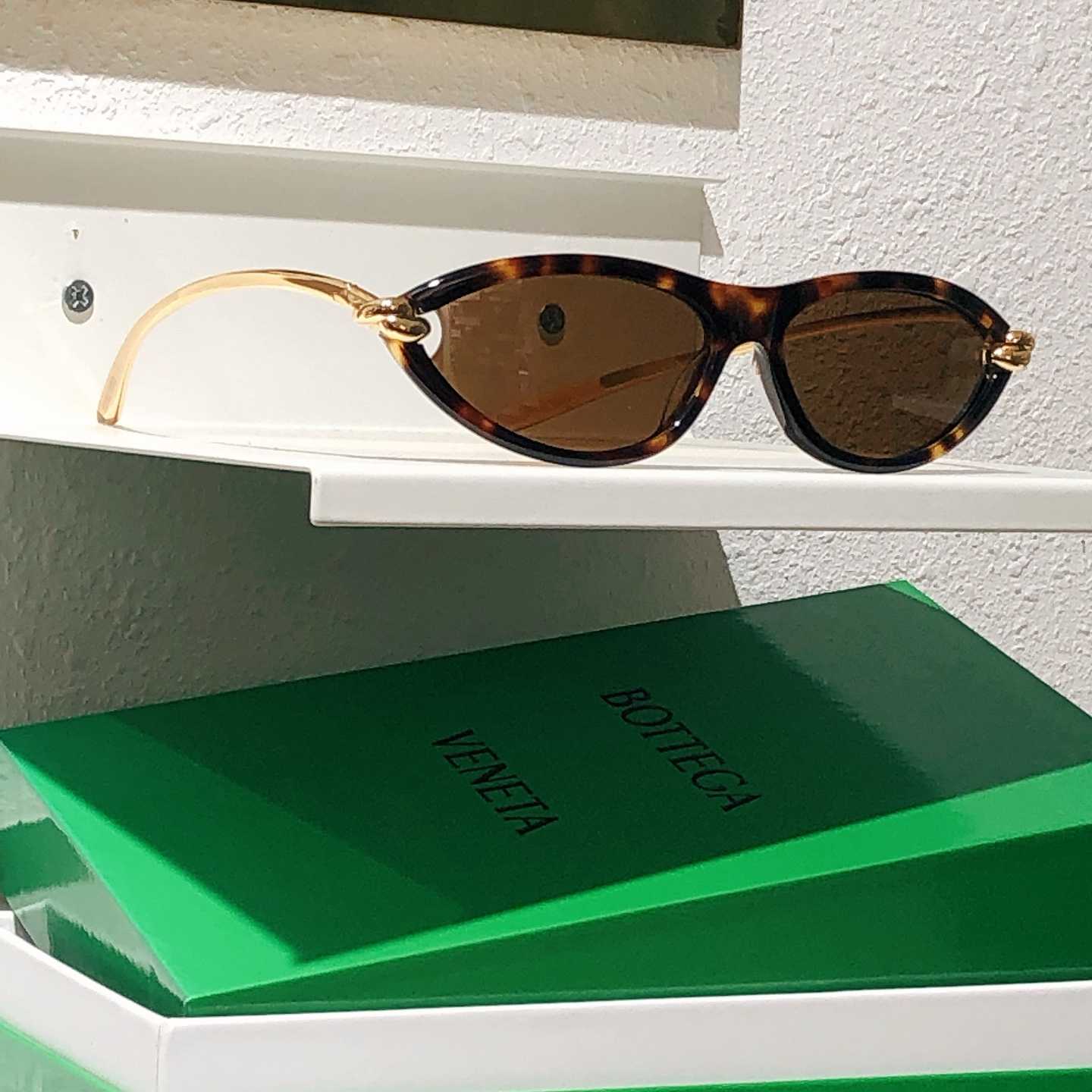 Bottega Veneta Knot Cat Eye Sunglasses   BV1390S - PerfectKickZ