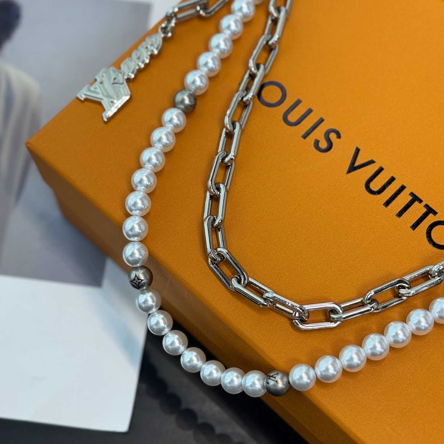 Louis Vuitton Pearls Chain Belt and Bag Charm  M02606 - PerfectKickZ