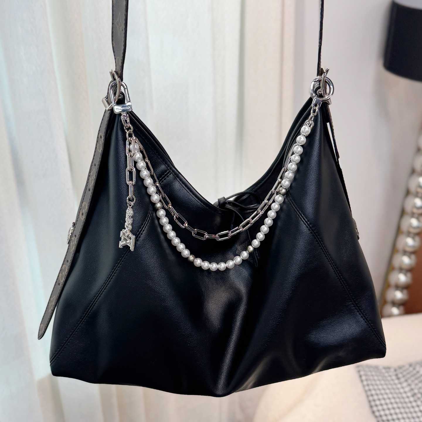 Louis Vuitton Pearls Chain Belt and Bag Charm  M02606 - PerfectKickZ