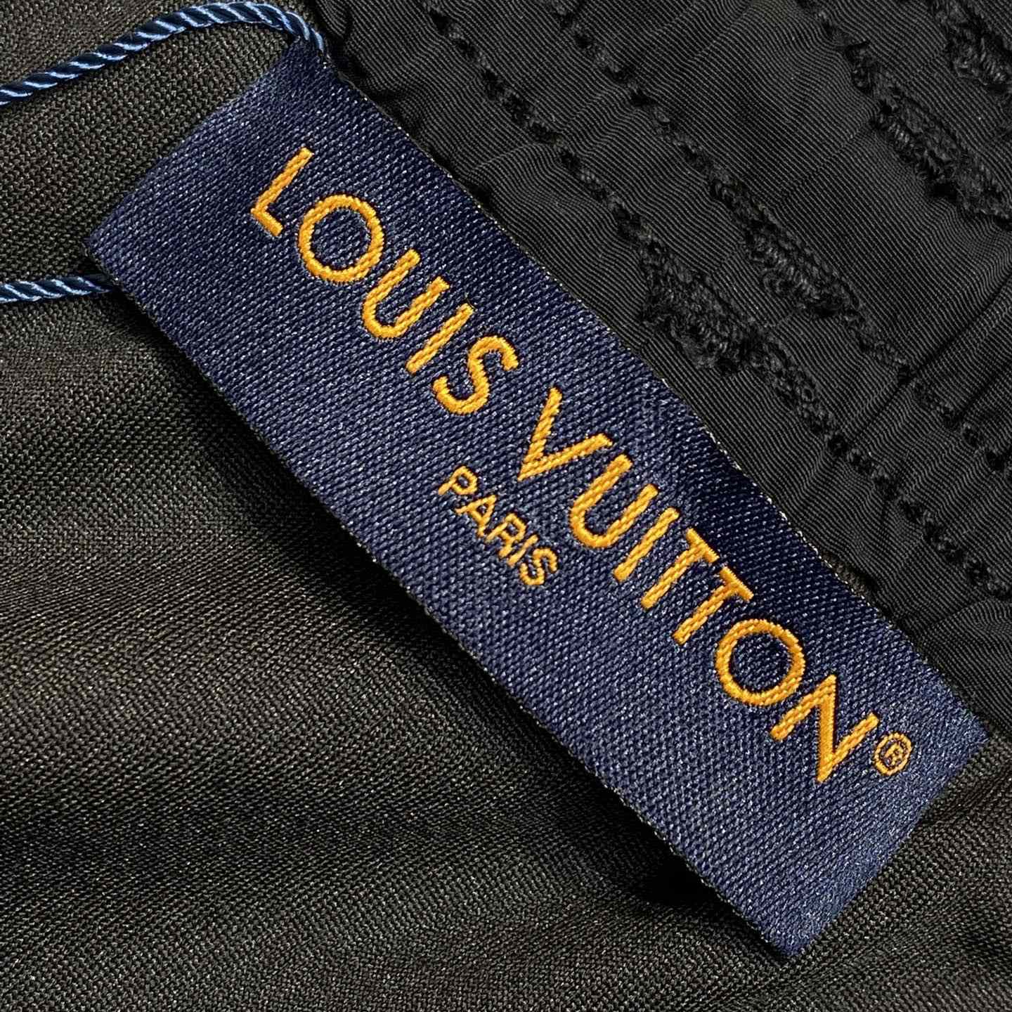Louis Vuitton LV Blason Gradient Embroidered Swim Shorts   1AGTQT - PerfectKickZ