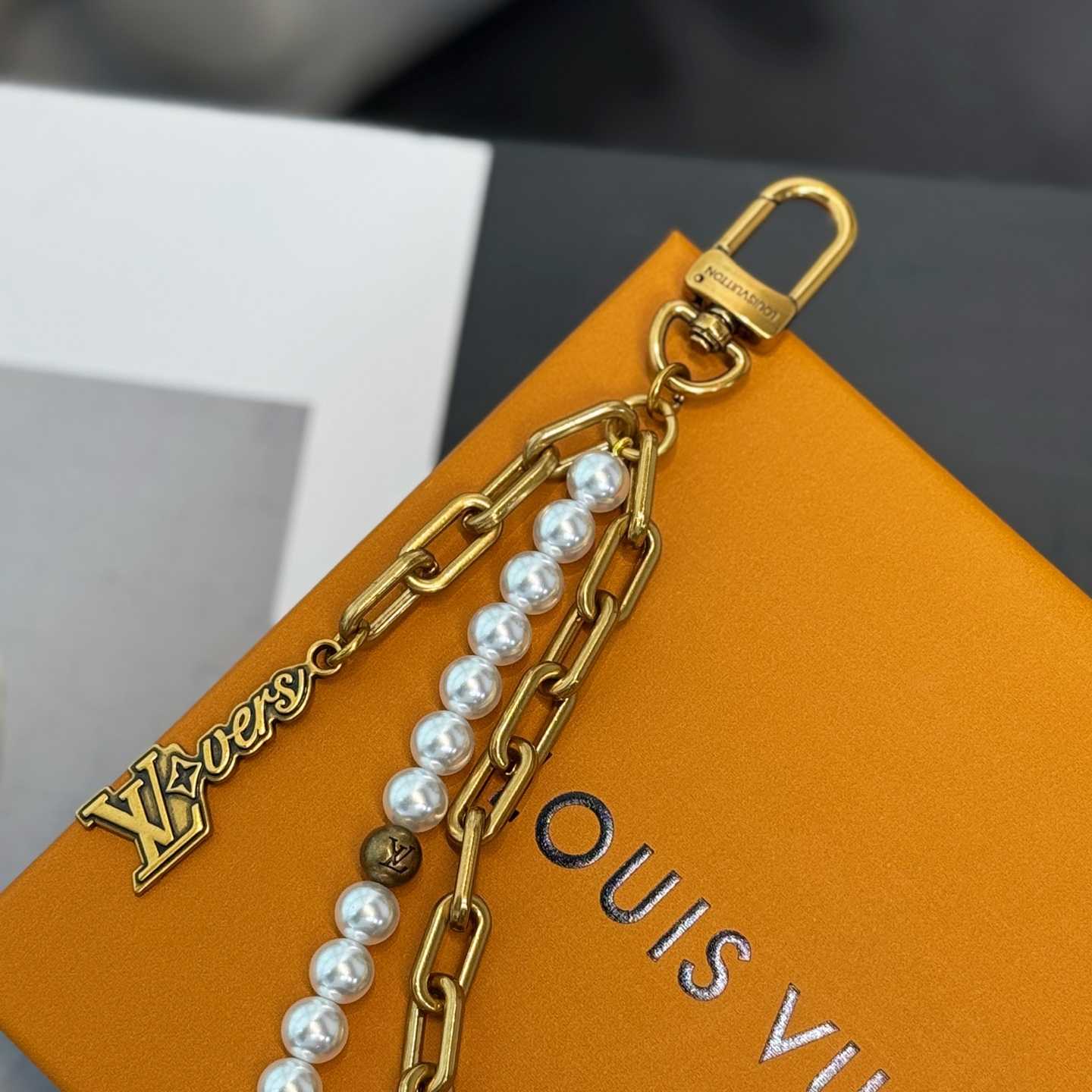 Louis Vuitton Chain Belt Pearls Bag Charm  M01689 - PerfectKickZ