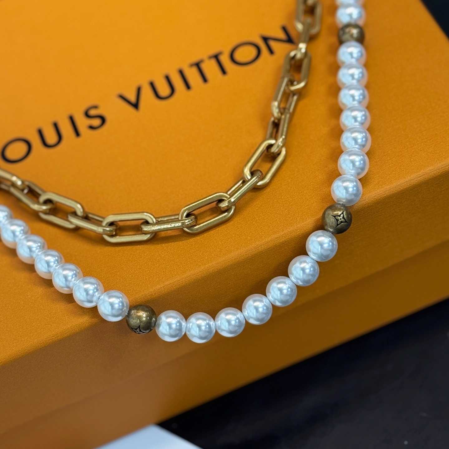 Louis Vuitton Chain Belt Pearls Bag Charm  M01689 - PerfectKickZ