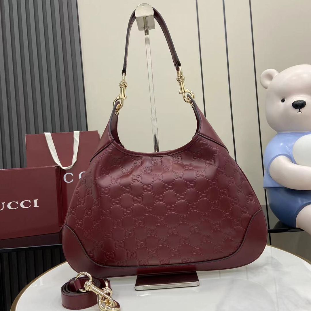 Gucci B Medium Shoulder Bag - PerfectKickZ