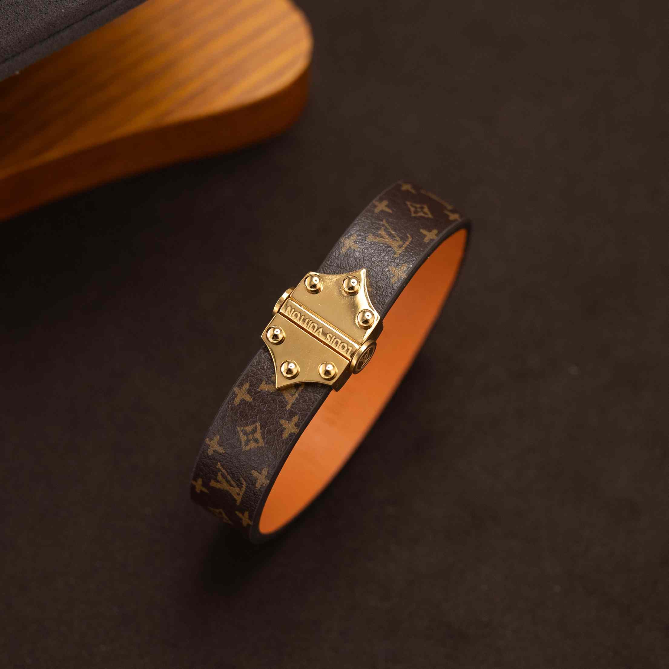 Louis Vuitton Nano Monogram Bracelet   M8112 - PerfectKickZ