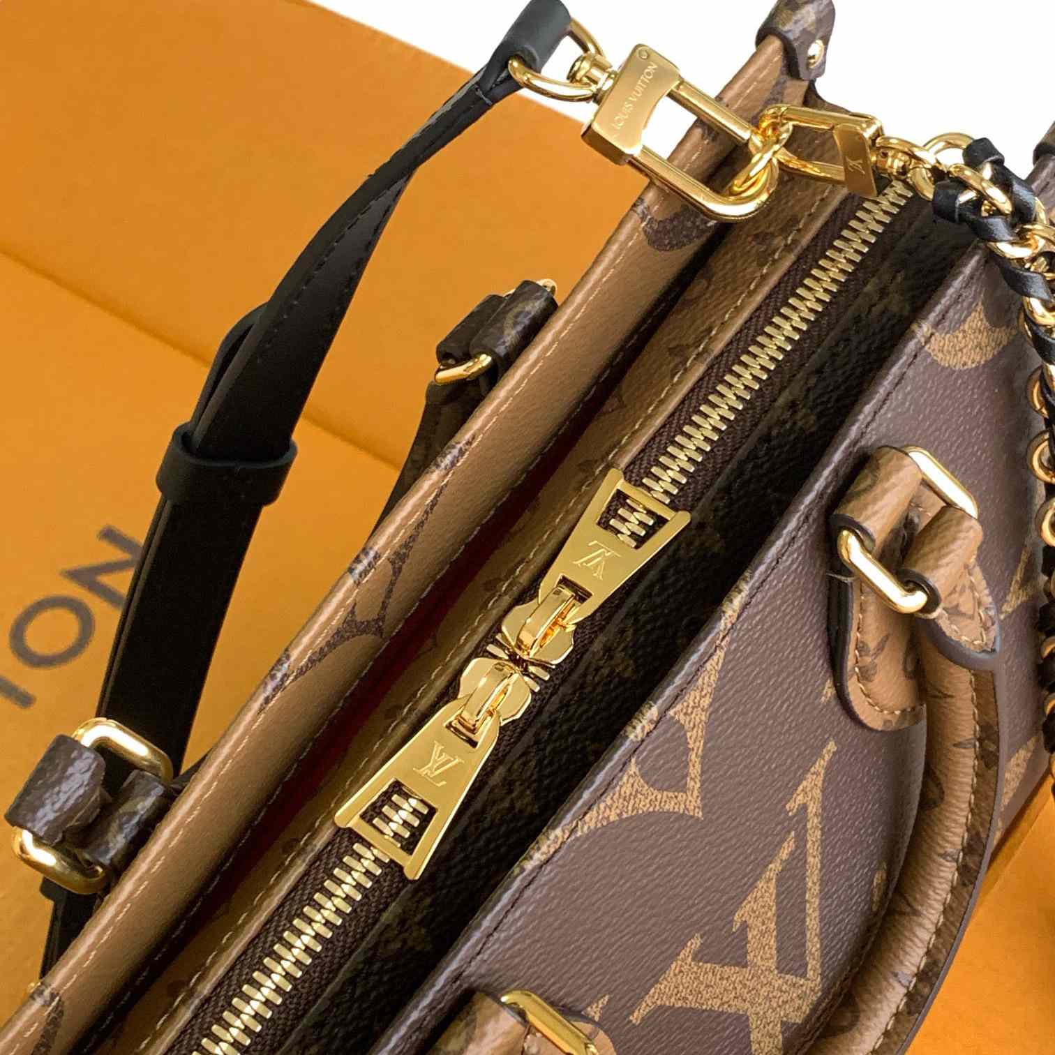 Louis Vuitton OnTheGo East West Chain  M14236 - PerfectKickZ