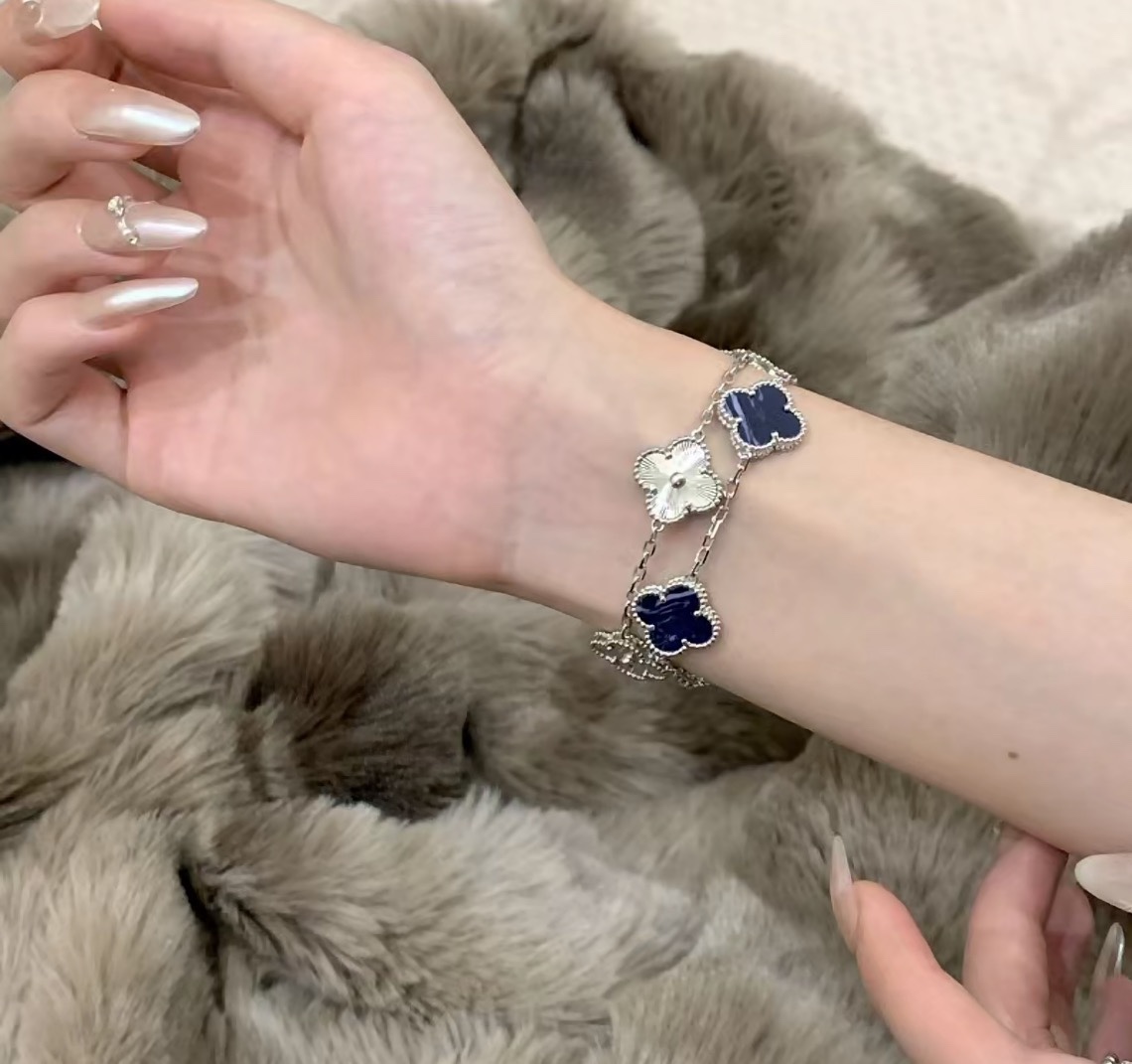 Van Cleef & Arpels Bracelet - PerfectKickZ