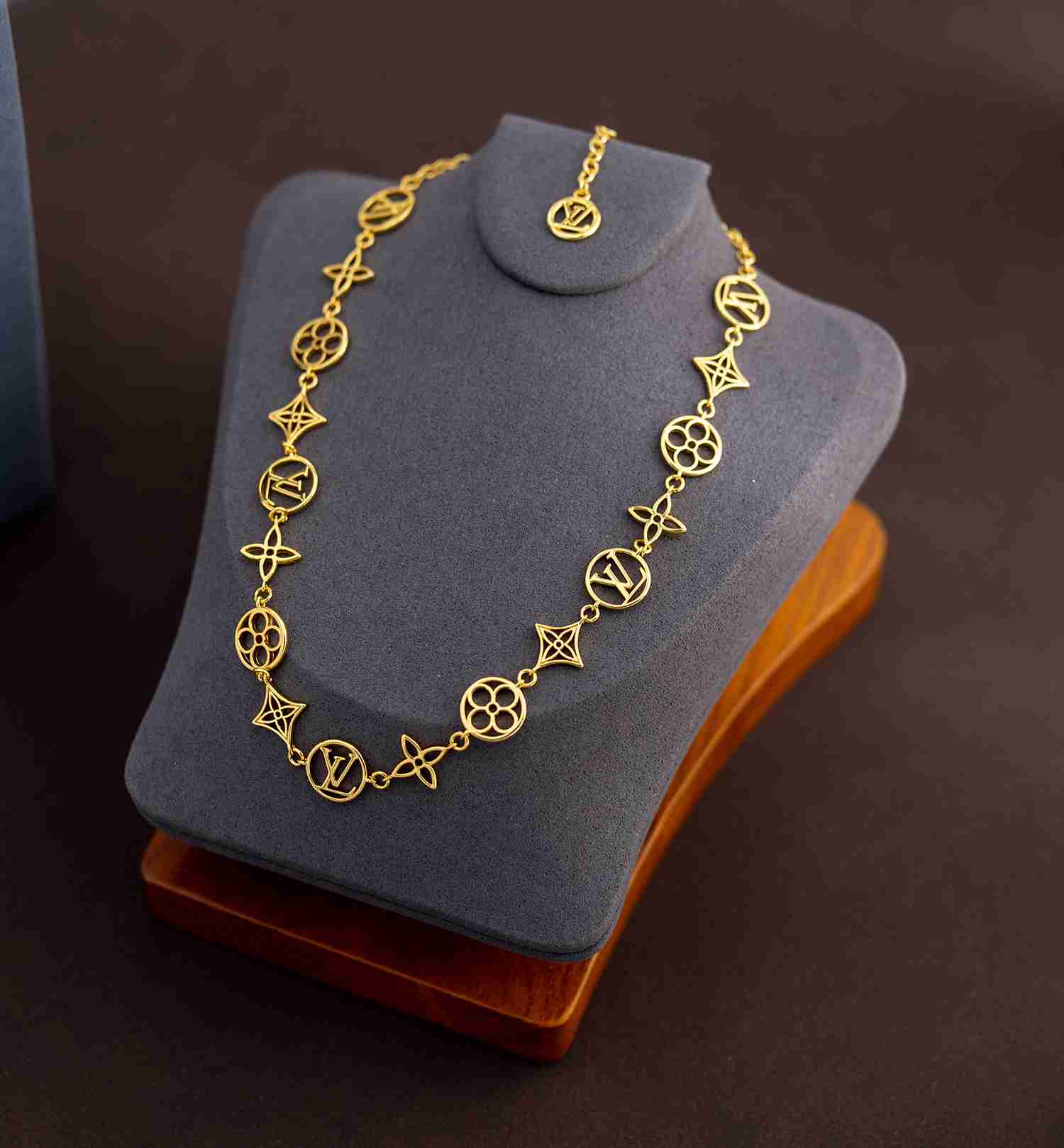 Louis Vuitton LV Lace Necklace   M01057 - PerfectKickZ