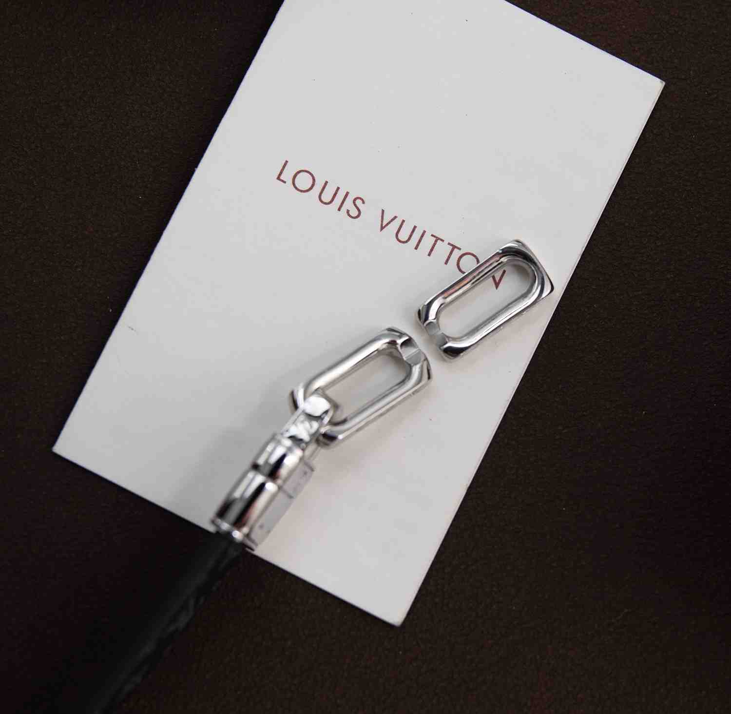 Louis Vuitton LV Links Bracelet   M8340 - PerfectKickZ