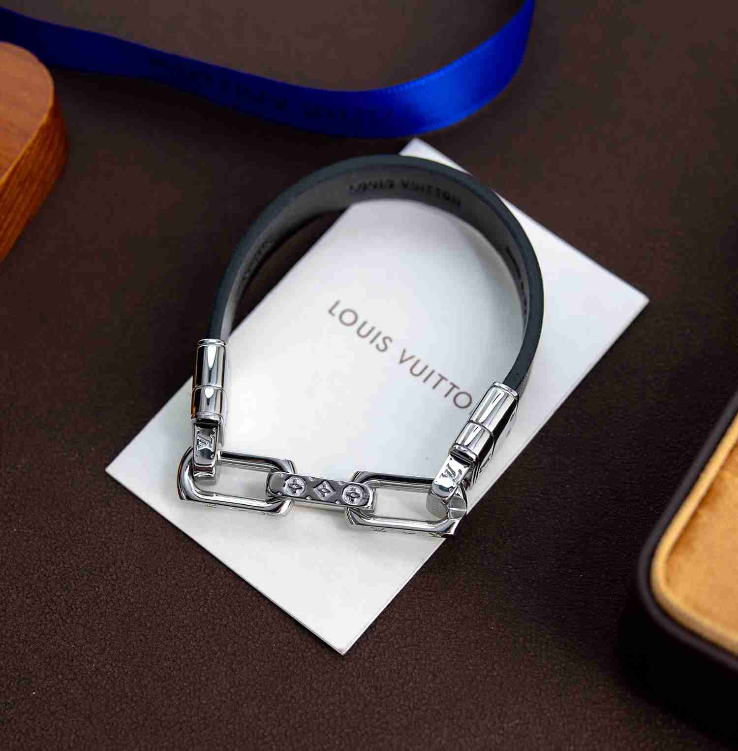 Louis Vuitton LV Links Bracelet   M8340 - PerfectKickZ