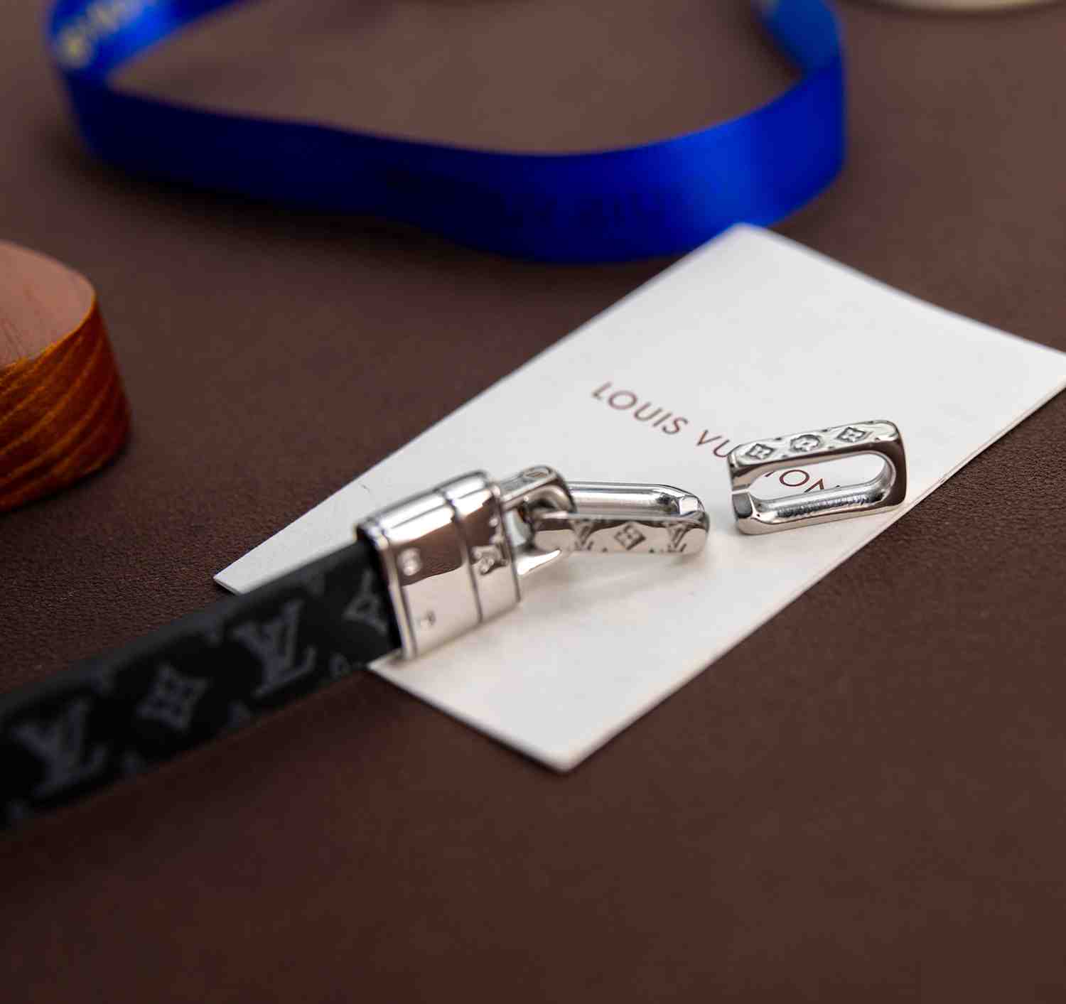 Louis Vuitton LV Links Bracelet   M8340 - PerfectKickZ
