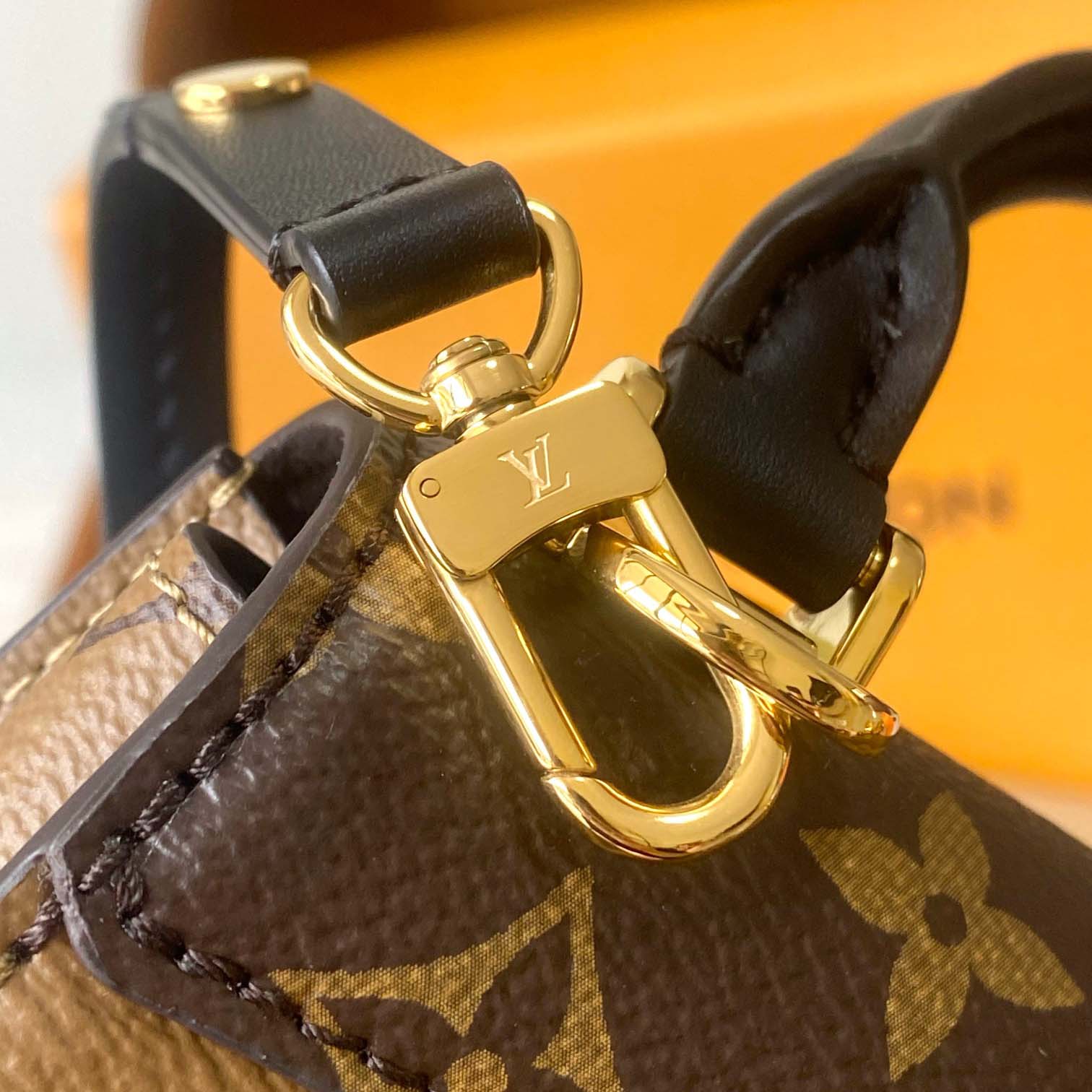 Louis Vuitton Tilsitt Handbag   M83473 - PerfectKickZ
