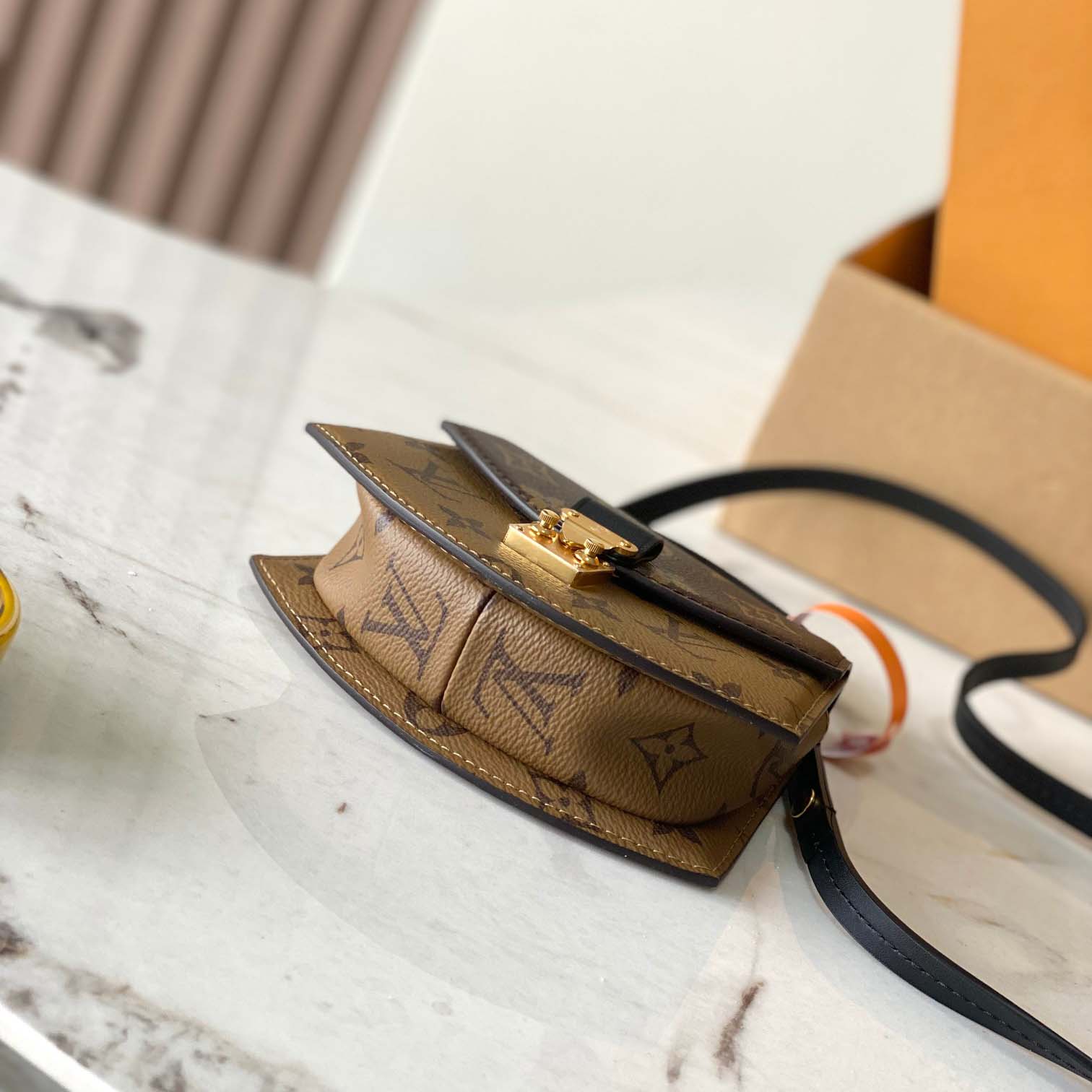 Louis Vuitton Tilsitt Handbag   M83473 - PerfectKickZ