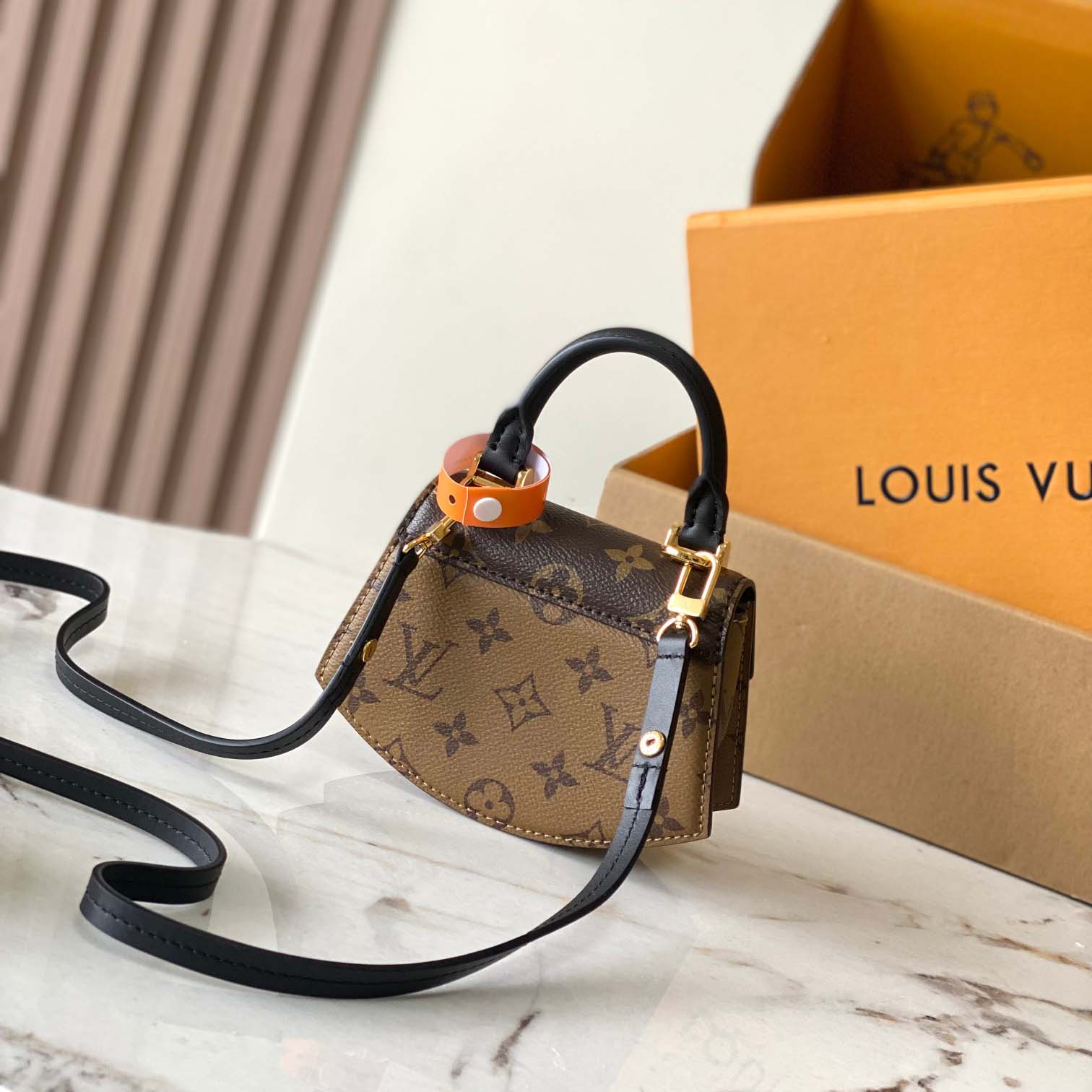 Louis Vuitton Tilsitt Handbag   M83473 - PerfectKickZ