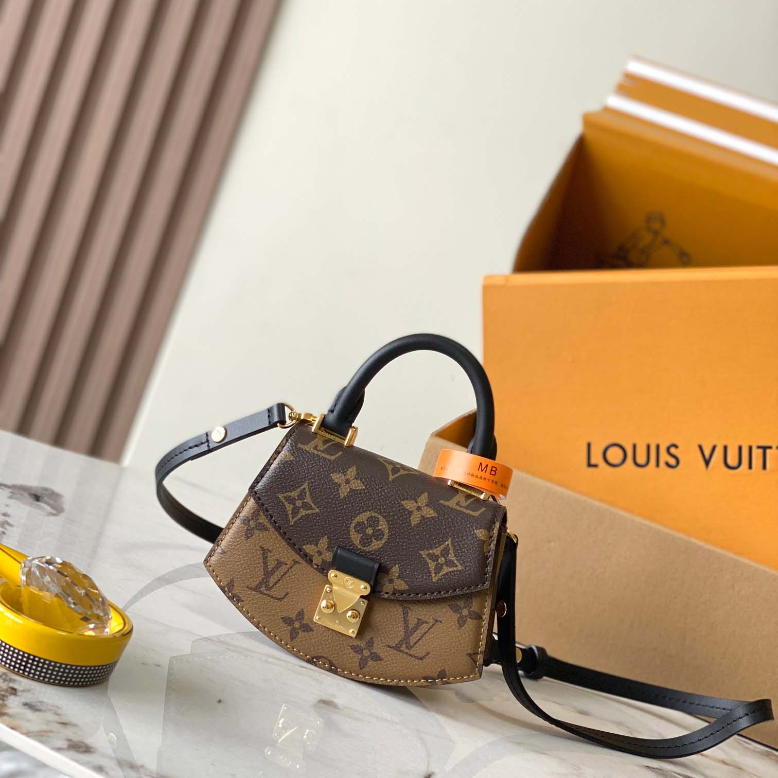 Louis Vuitton Tilsitt Handbag   M83473 - PerfectKickZ