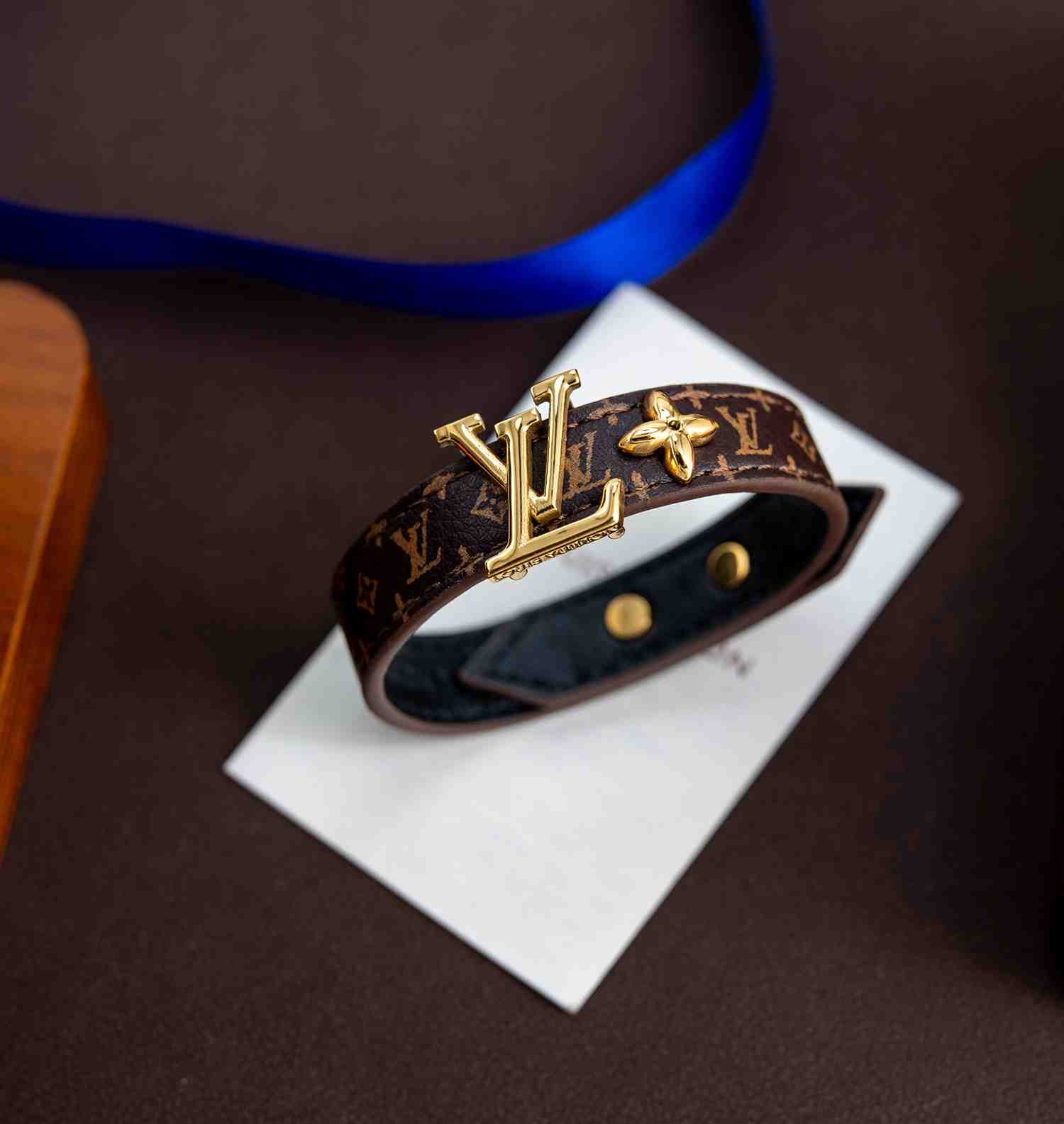 Louis Vuitton LV Iconic Bracelet  M8526 - PerfectKickZ