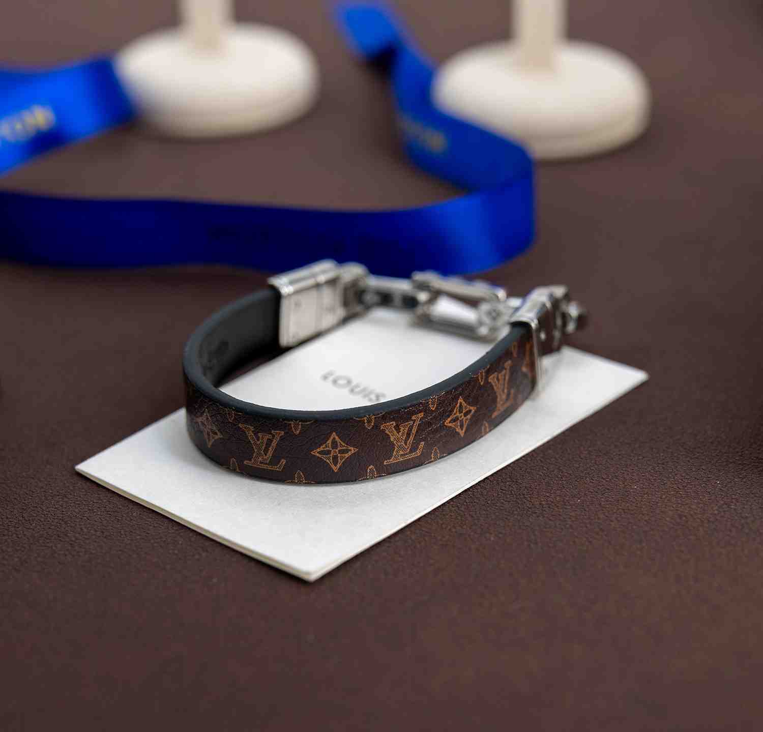 Louis Vuitton LV Links Bracelet   M8405 - PerfectKickZ