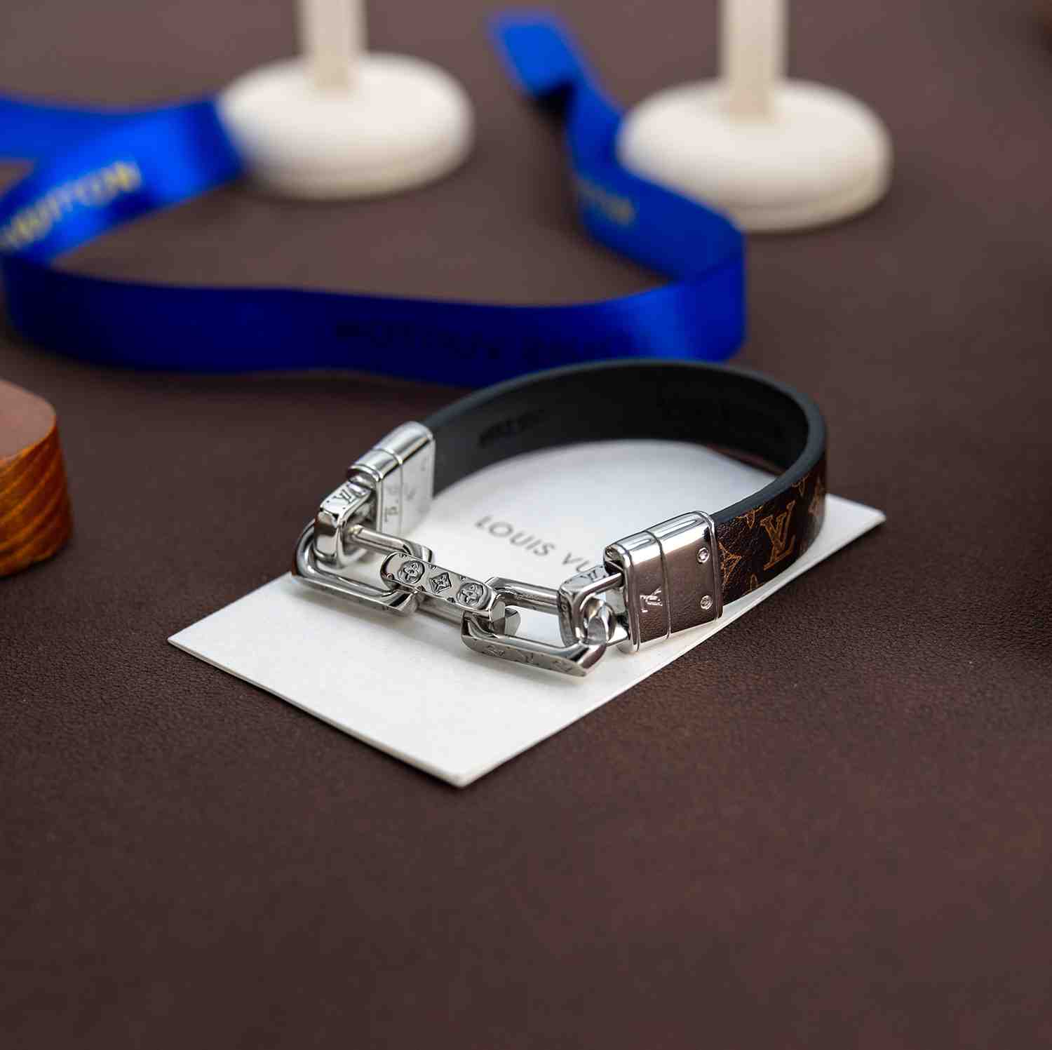 Louis Vuitton LV Links Bracelet   M8405 - PerfectKickZ