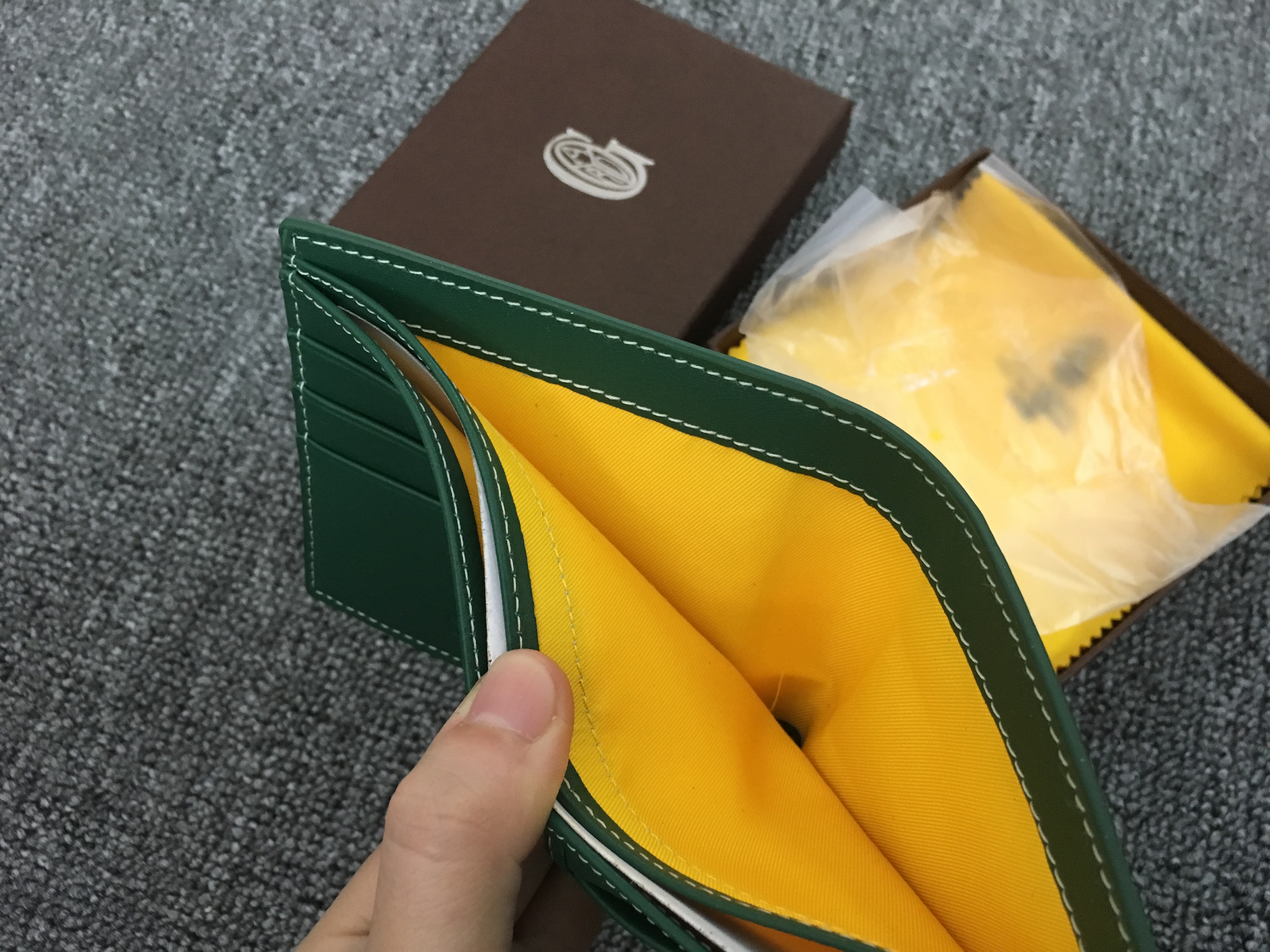 Goyard Short 6 Card Slots Billfold Wallet Green - PerfectKickZ