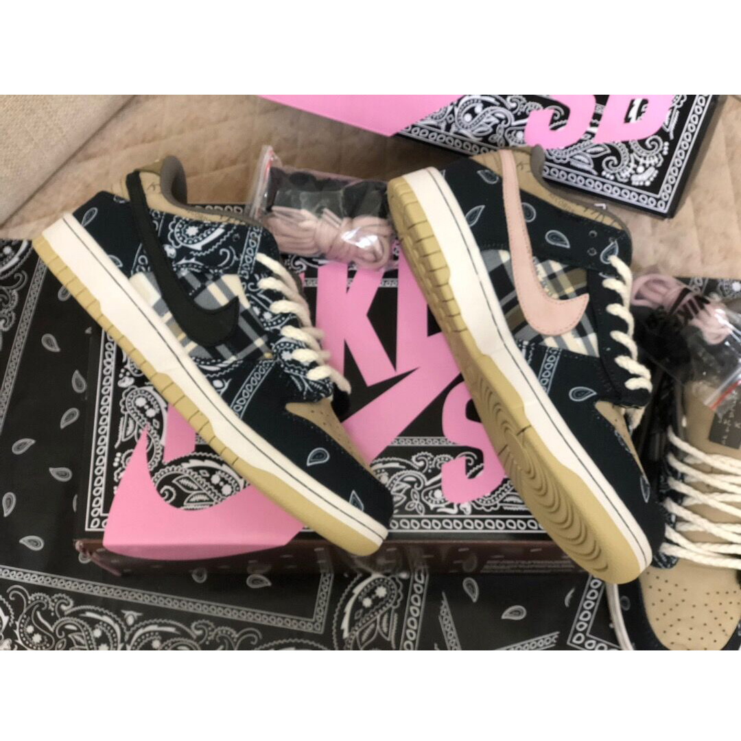 Travis Scott X Nike SB Dunk Low  - PerfectKickZ