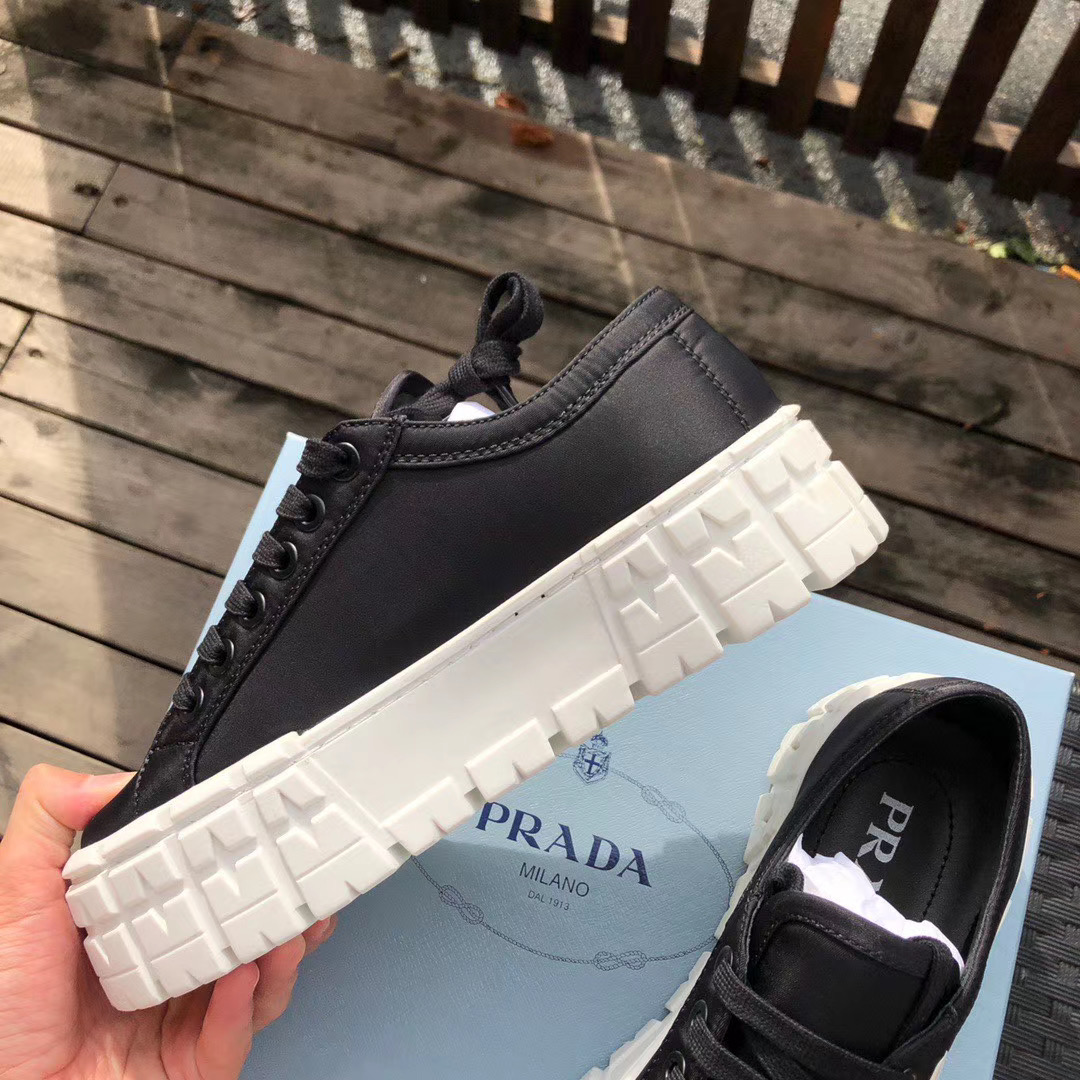 Prada Triangular Logo Plaque Sneakers - 