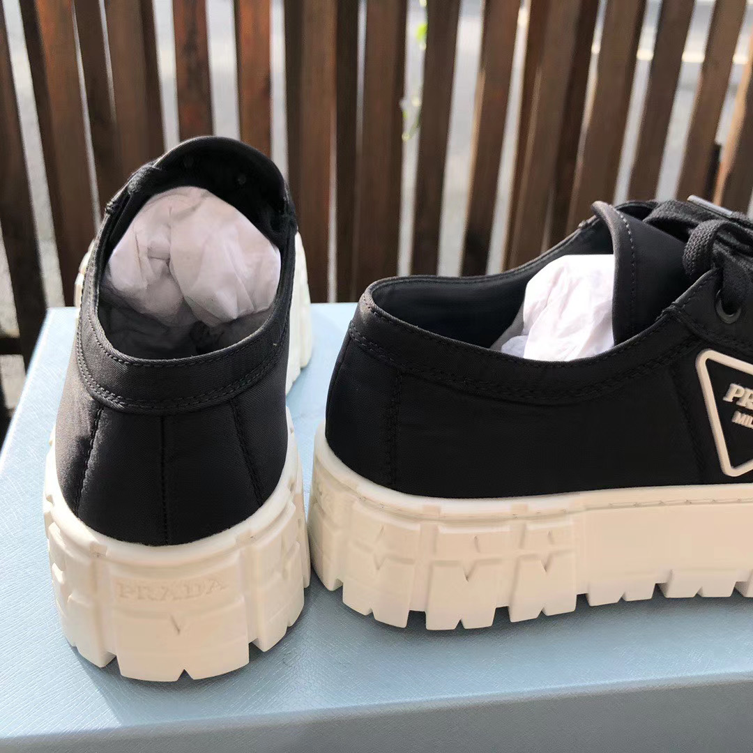 Prada Triangular Logo Plaque Sneakers - 