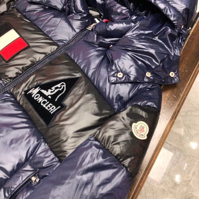 Moncler Logo Patch Padded Jacket - 