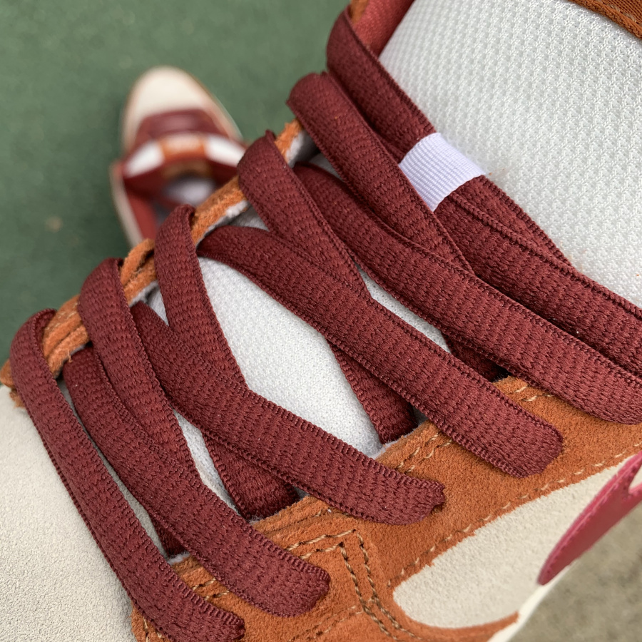 Nike  SB Dunk Low Pro Dark Russet Cedar White BQ6817-202 - PerfectKickZ