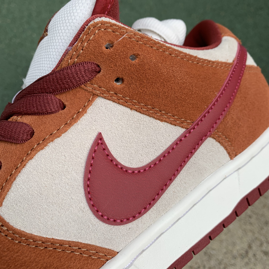 Nike  SB Dunk Low Pro Dark Russet Cedar White BQ6817-202 - PerfectKickZ
