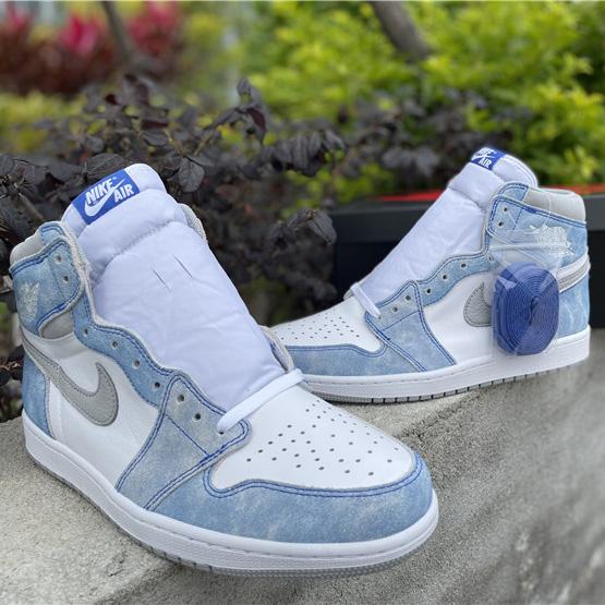 Jordan Air 1 High OG “Hyper Royal” 555088-402 - PerfectKickZ