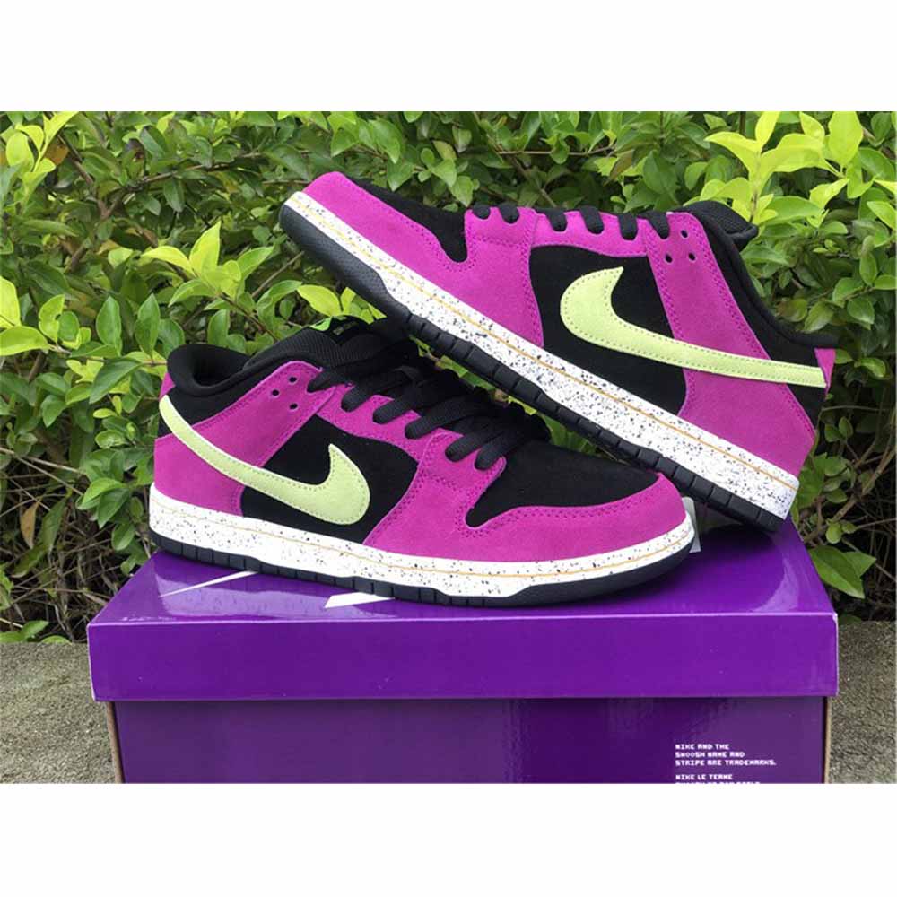 Nike SB Dunk Low "Red Plum" - 