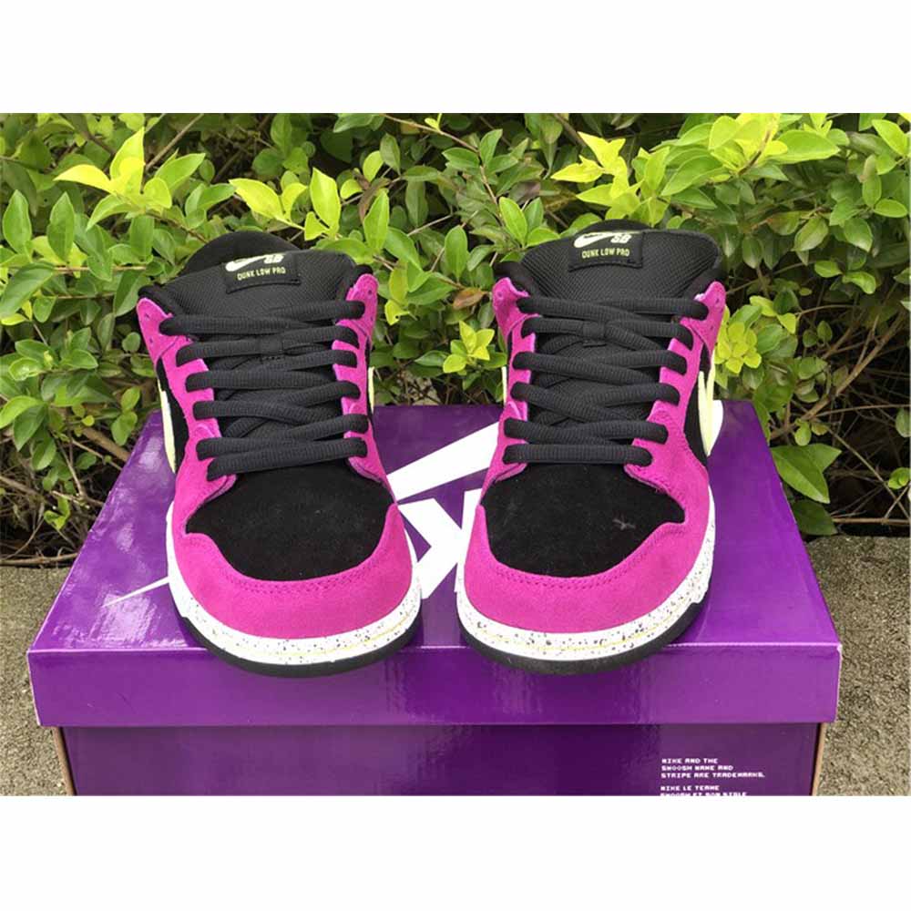 Nike SB Dunk Low "Red Plum" - 