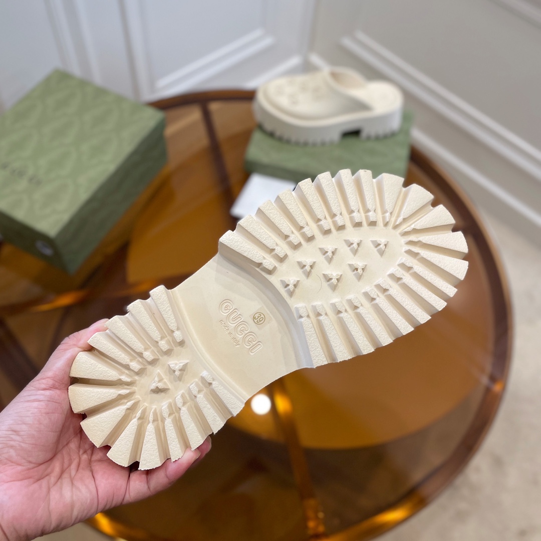 Gucci GG Slides - 