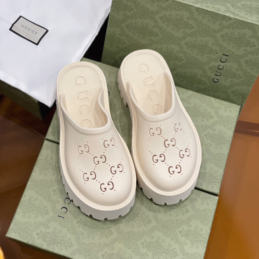 Gucci GG Slides - 