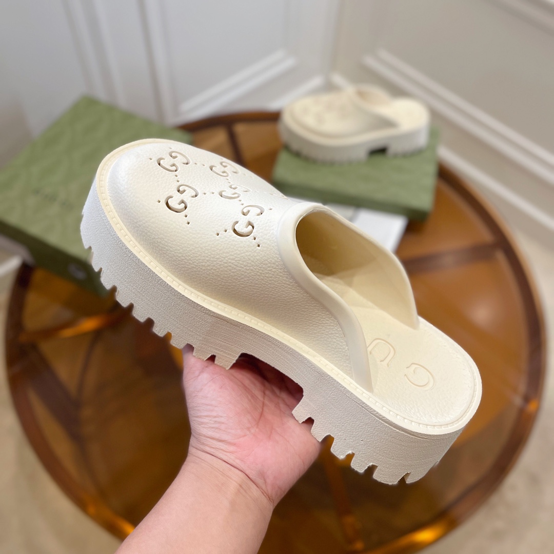 Gucci GG Slides - 