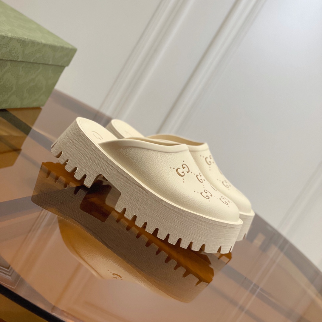 Gucci GG Slides - 