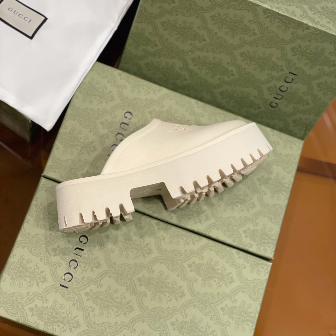 Gucci GG Slides - 