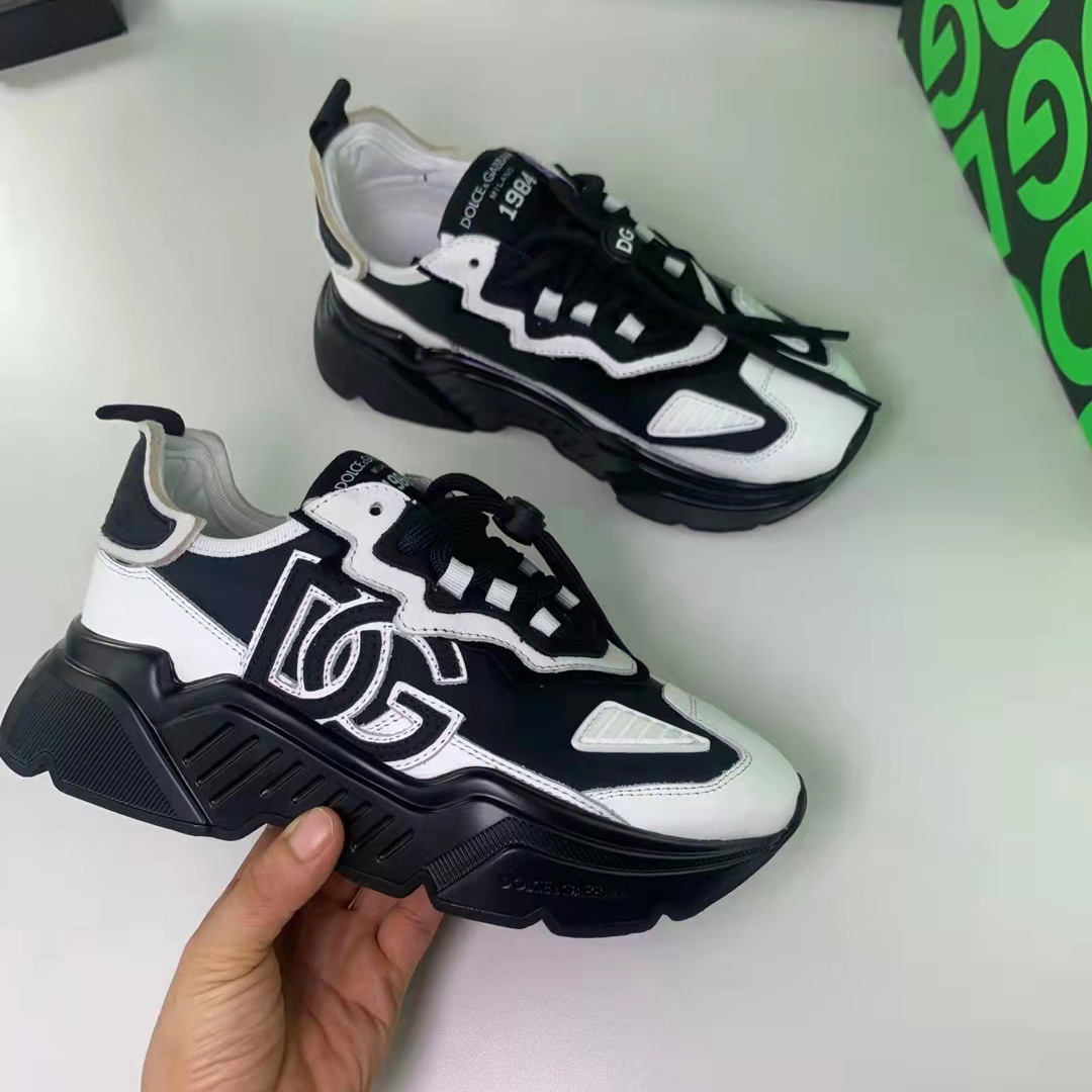 Dolce & Gabbana Logo-Patch Low-Top Sneakers - PerfectKickZ