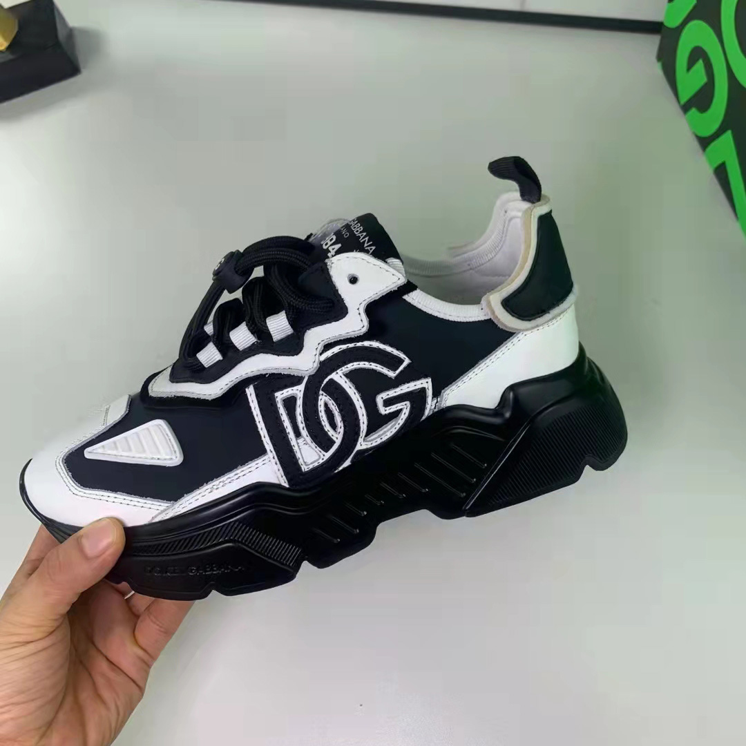 Dolce & Gabbana Logo-Patch Low-Top Sneakers - PerfectKickZ