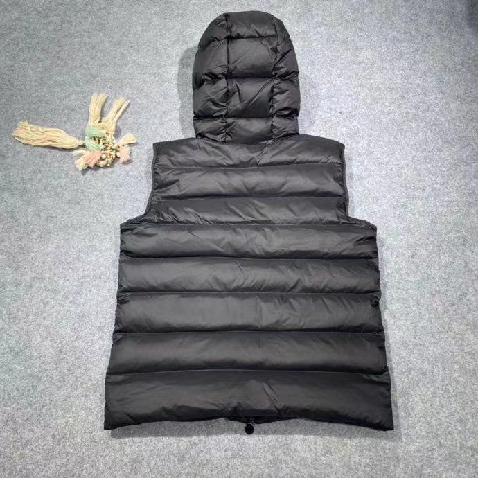 Moncler Vest In black - PerfectKickZ
