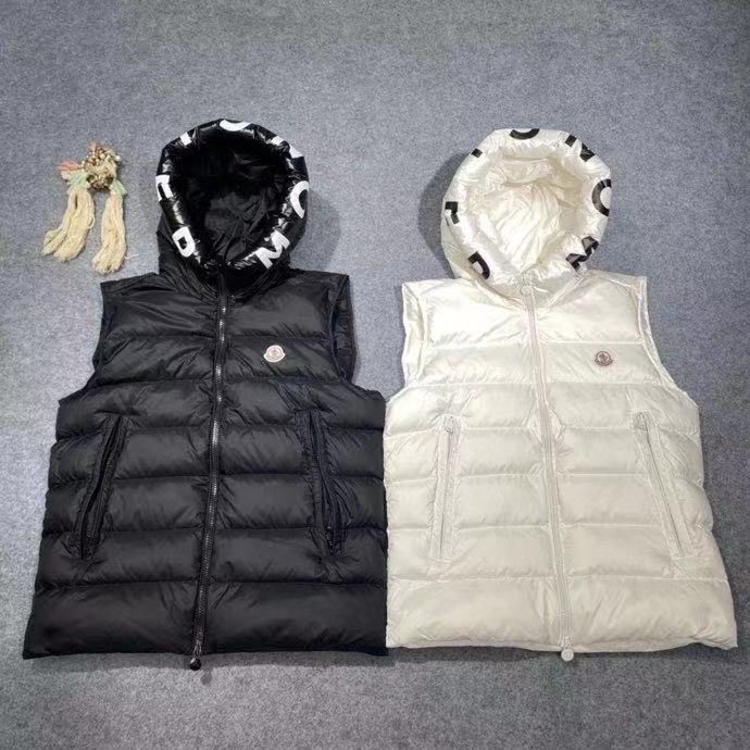 Moncler Vest In black - PerfectKickZ