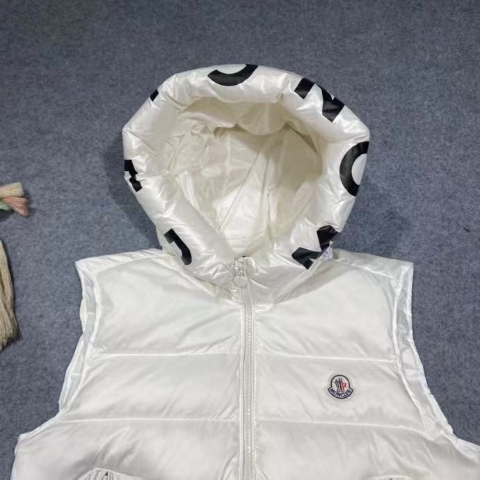 Moncler Vest In black - PerfectKickZ
