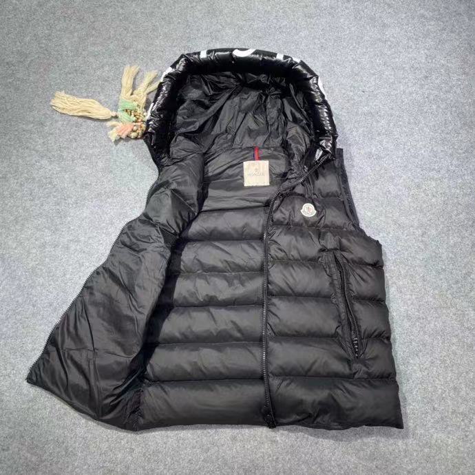 Moncler Vest In black - PerfectKickZ